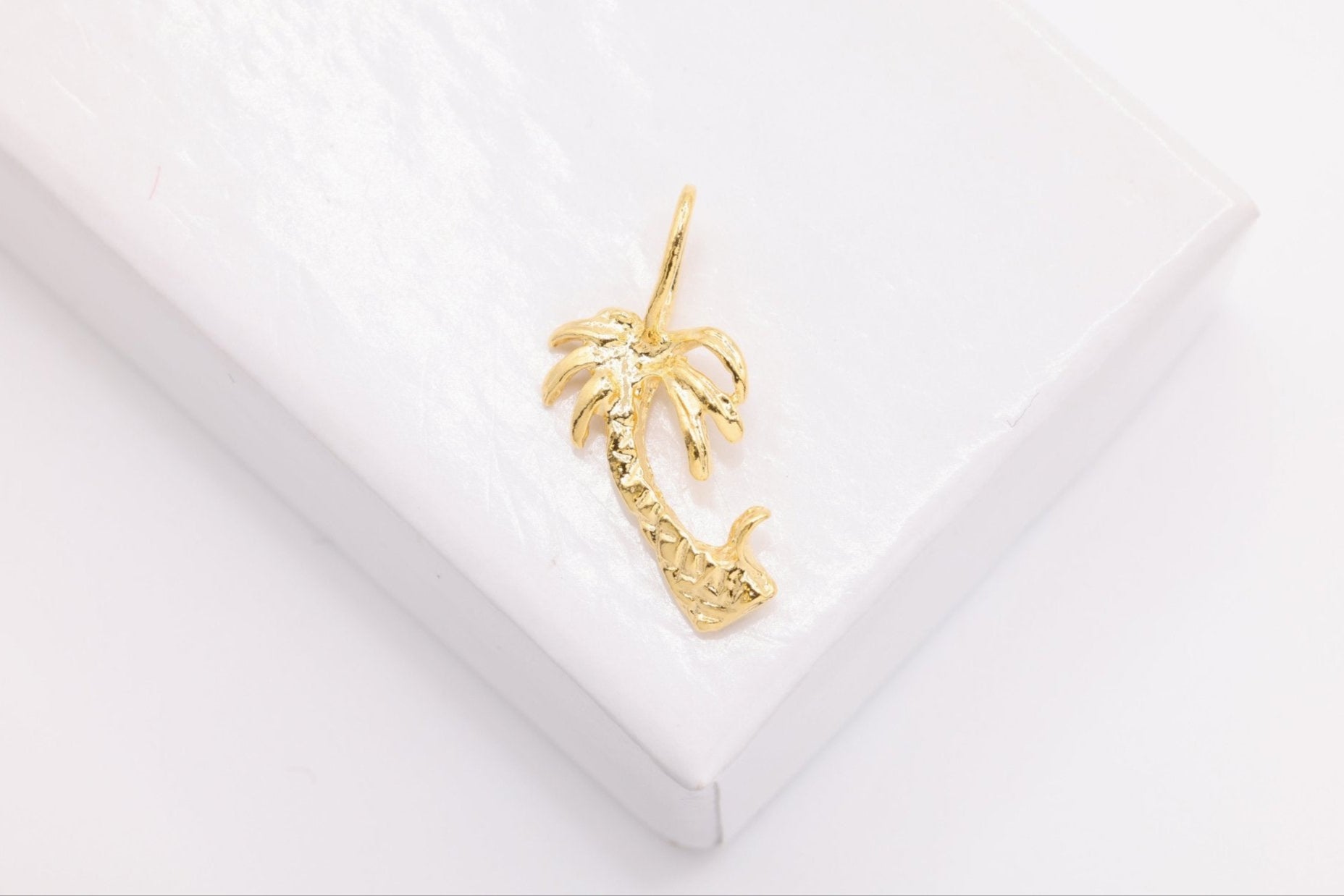 Tropical Palm Tree Charm, Wholesale, 14K Gold, 17mm x 9mm, Hawaiian Coconut Tree - HarperCrown