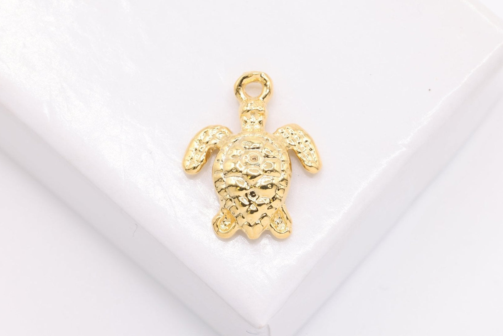 Turtle Charm, Wholesale, 18K Yellow Gold - Plated 925 Sterling Silver, 15mm x 12mm, Hawaiian Honu Green Sea Turtle - HarperCrown