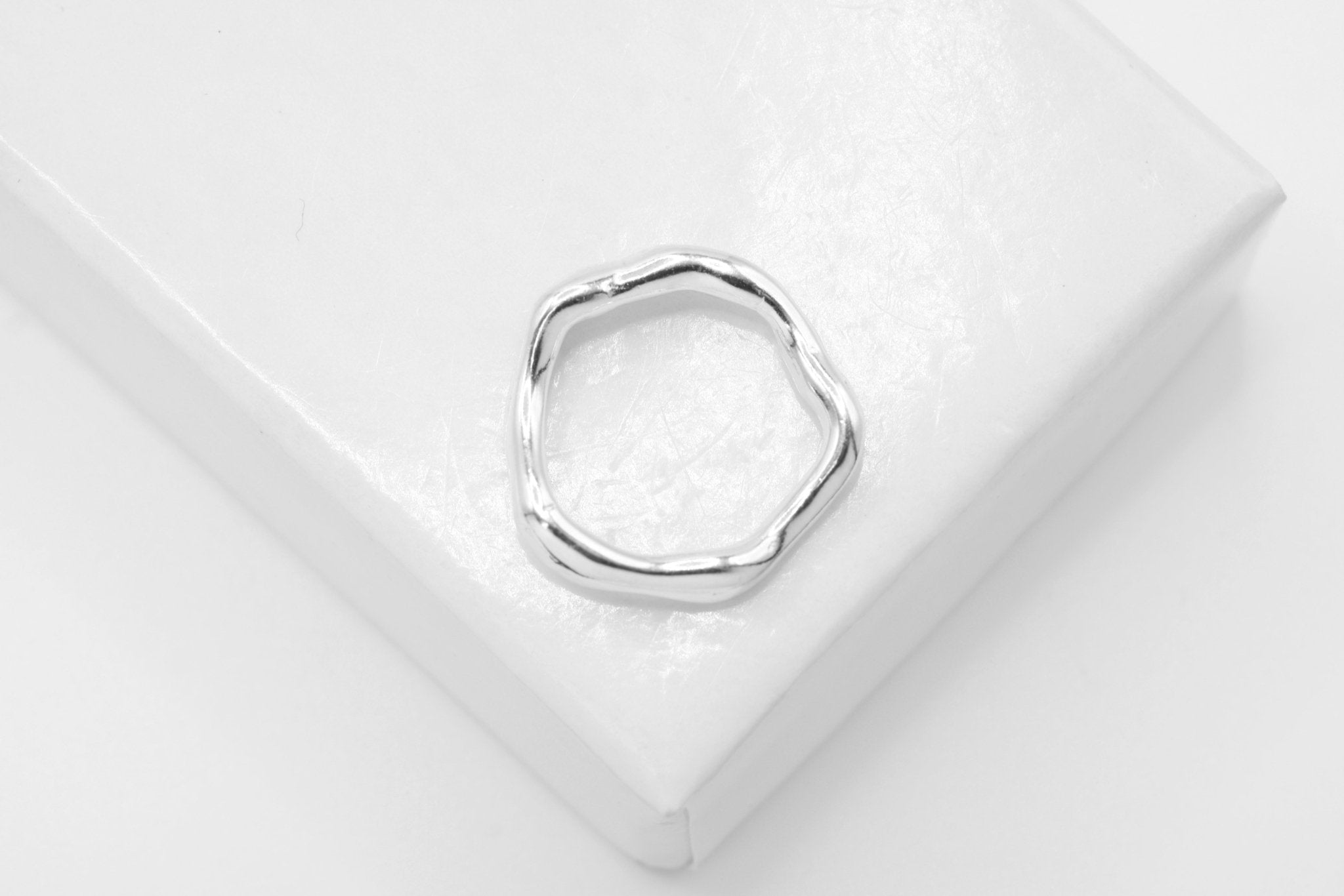 Wavy Open Circle Charm, Wholesale, 925 Sterling Silver, 15mm, Twist Round Link Ring Spacer Connector - HarperCrown