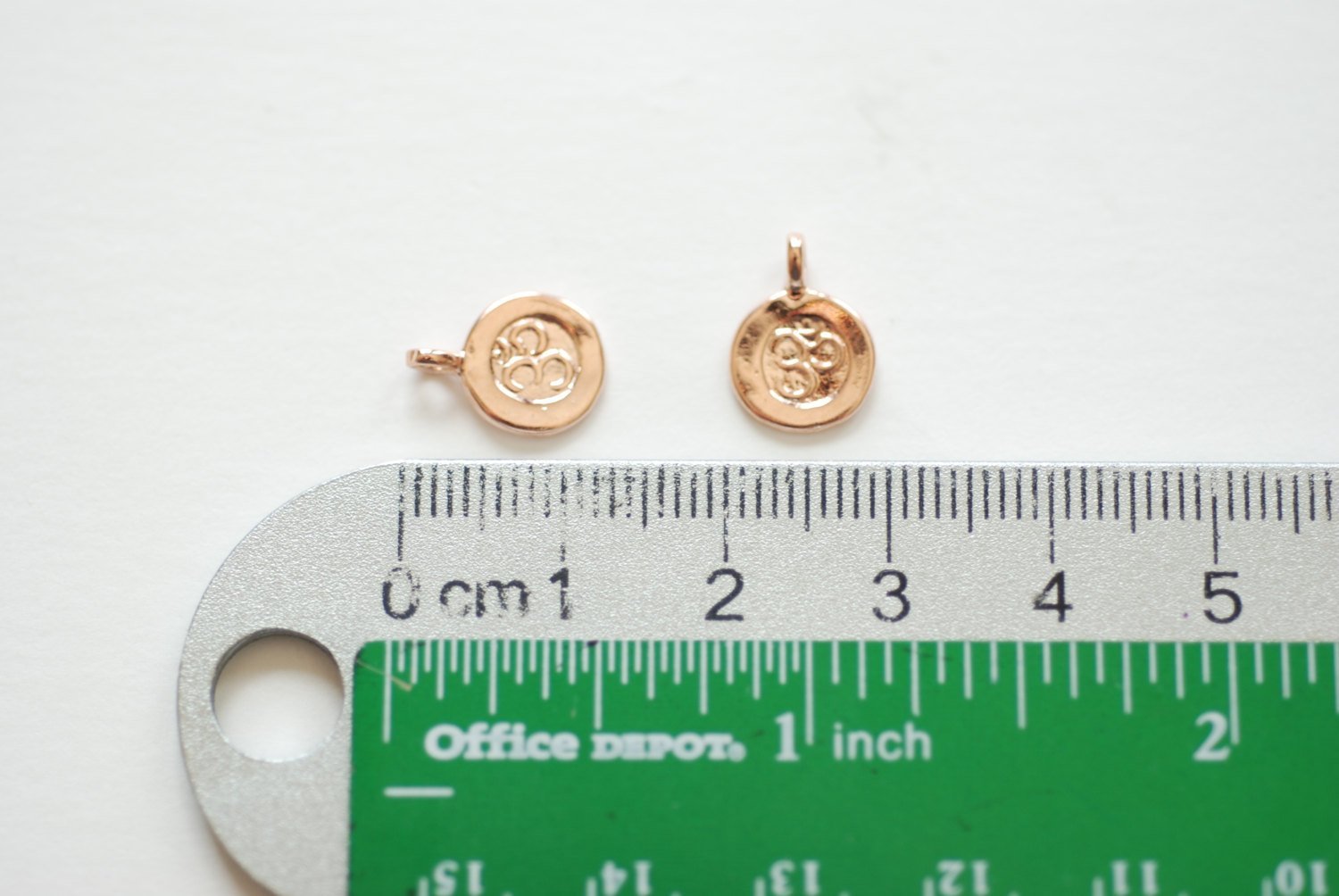 2pcs Vermeil Rose Gold Spiritual Yoga Ohm Om Symbol Charm -18kt gold plated Om tag pendants, Pink Rose Gold Yoga Charm, Wholesale Beads, 35 - HarperCrown