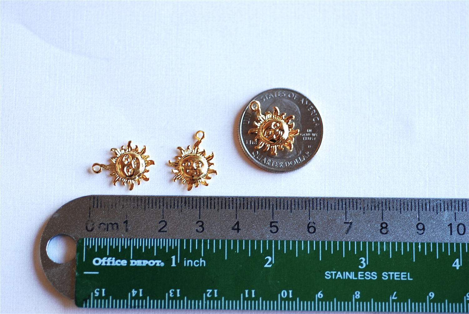 Sunshine Sun Face Smile Charm, Wholesale, 18K Gold-Plated 925 Sterling Silver, 18mm x 15mm, Sun with Face Sun Ray Starburst