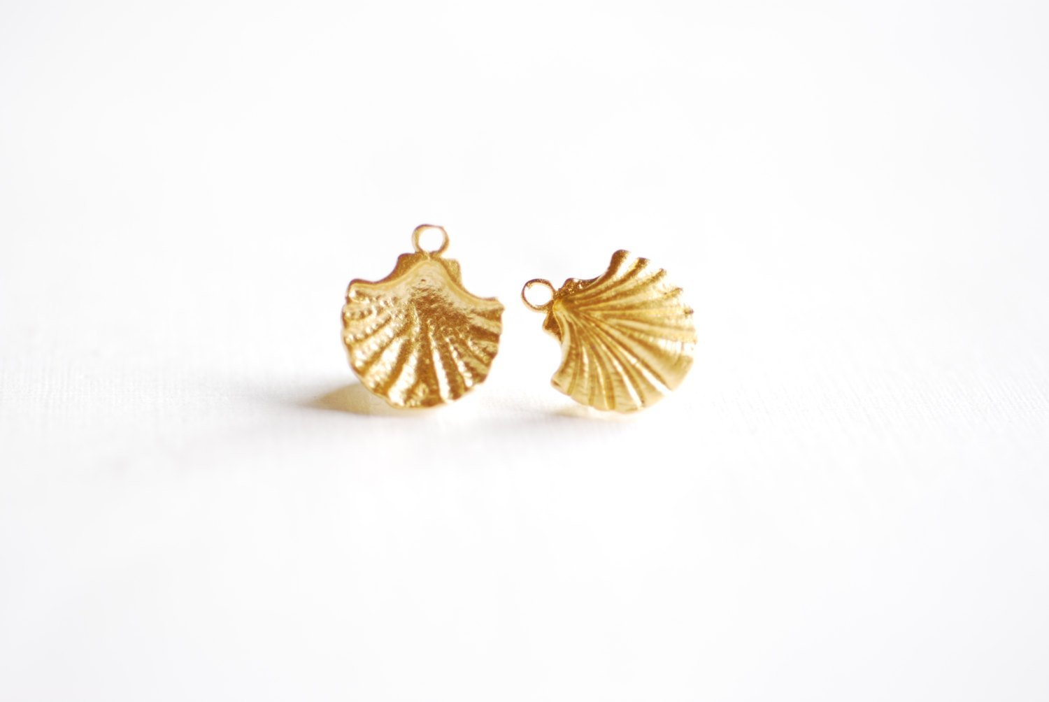 Matte Vermeil Gold Sea Shell Charm- 18k gold over Sterling Silver, Vermeil Gold Oyster Shell Charm, Sea life Charm, Beach Charms, Beads, 72 - HarperCrown