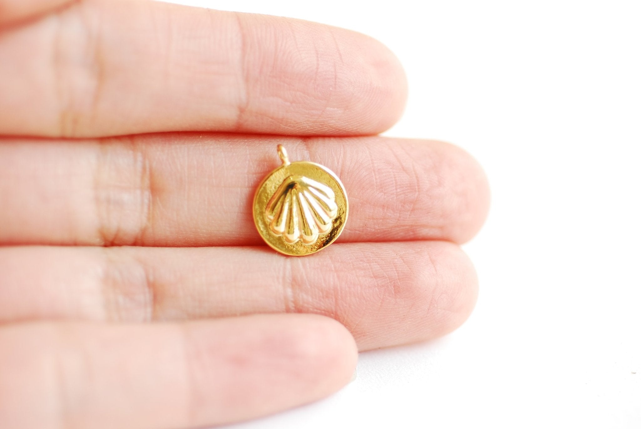 Shell Round Disc Charm- Vermeil 18k gold plated 925 Sterling Silver, Clam Charm, Tropical Pendant, Coin Charm, beach, Ocean, Seashell, 470 - HarperCrown