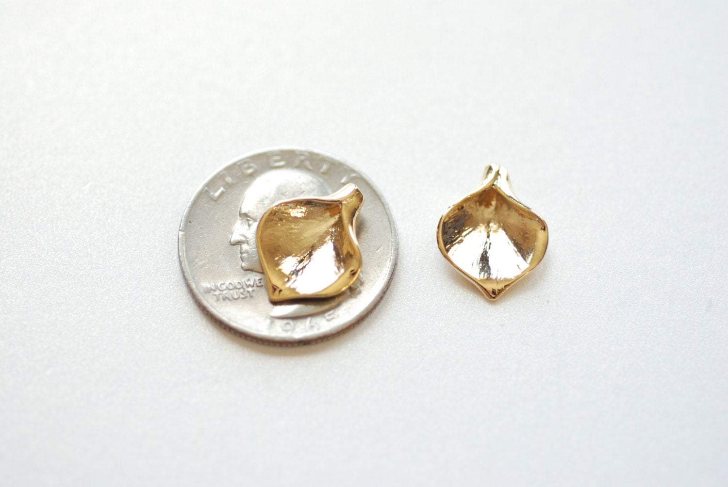 Shiny Vermeil Gold Calla Lily Petal Charm- 18k gold plated Sterling Silver bead cap, bead cone, nature pendant, Gold Flower Petal Charm, 187 - HarperCrown