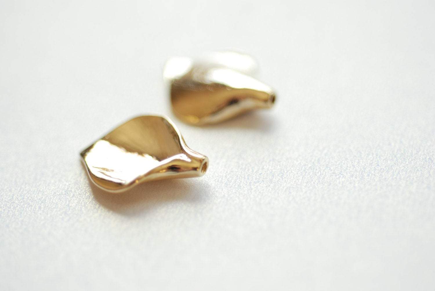 Shiny Vermeil Gold Calla Lily Petal Charm- 18k gold plated Sterling Silver bead cap, bead cone, nature pendant, Gold Flower Petal Charm, 187 - HarperCrown