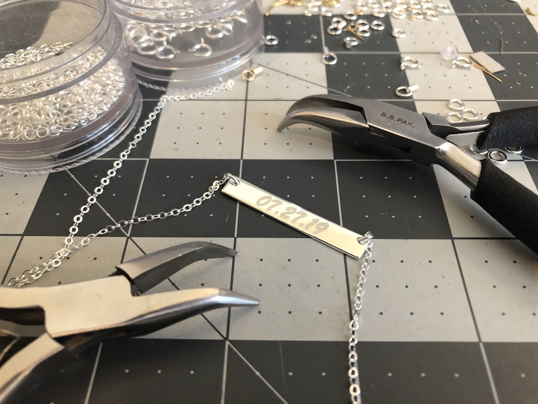 Sisuno Listing for 925 Sterling Silver Personalized Horizontal Bar Necklace ~ Custom Engraving Service ~ Names, Date, Initials, Locations, Birthday - HarperCrown