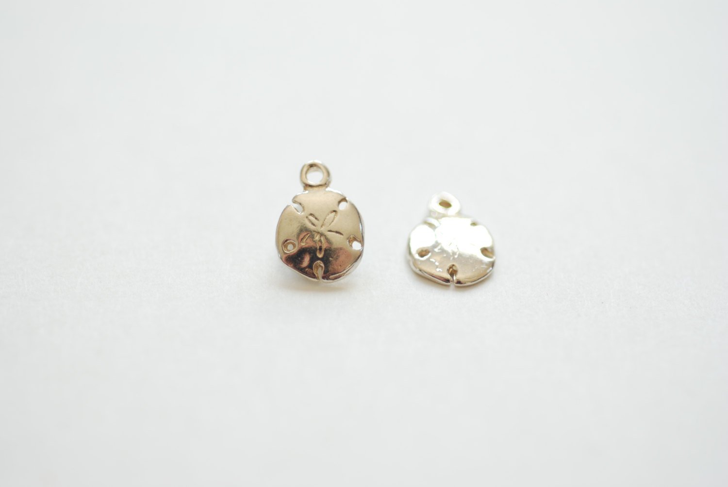 Sterling Silver Sand Dollar, Small 925 sterling silver sand dollar charm, sand dollar Charm, Gold sand dollar, Silver Starfish Charm, 27 - HarperCrown
