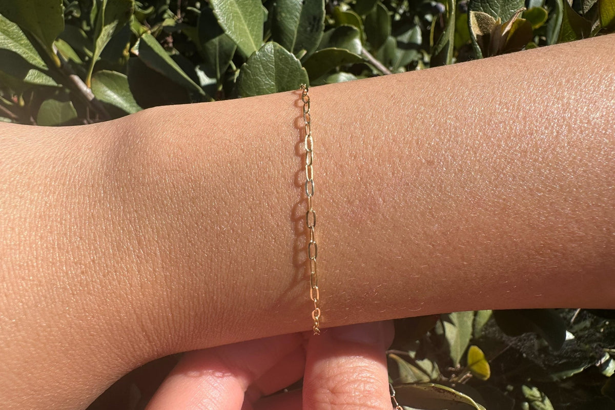 1.8mm x 3.6mm Elongated Flat Paperclip Chain, 14/20 Gold-Filled, Wholesale, Pay Per Foot, Jewelry Making Chain - HarperCrown