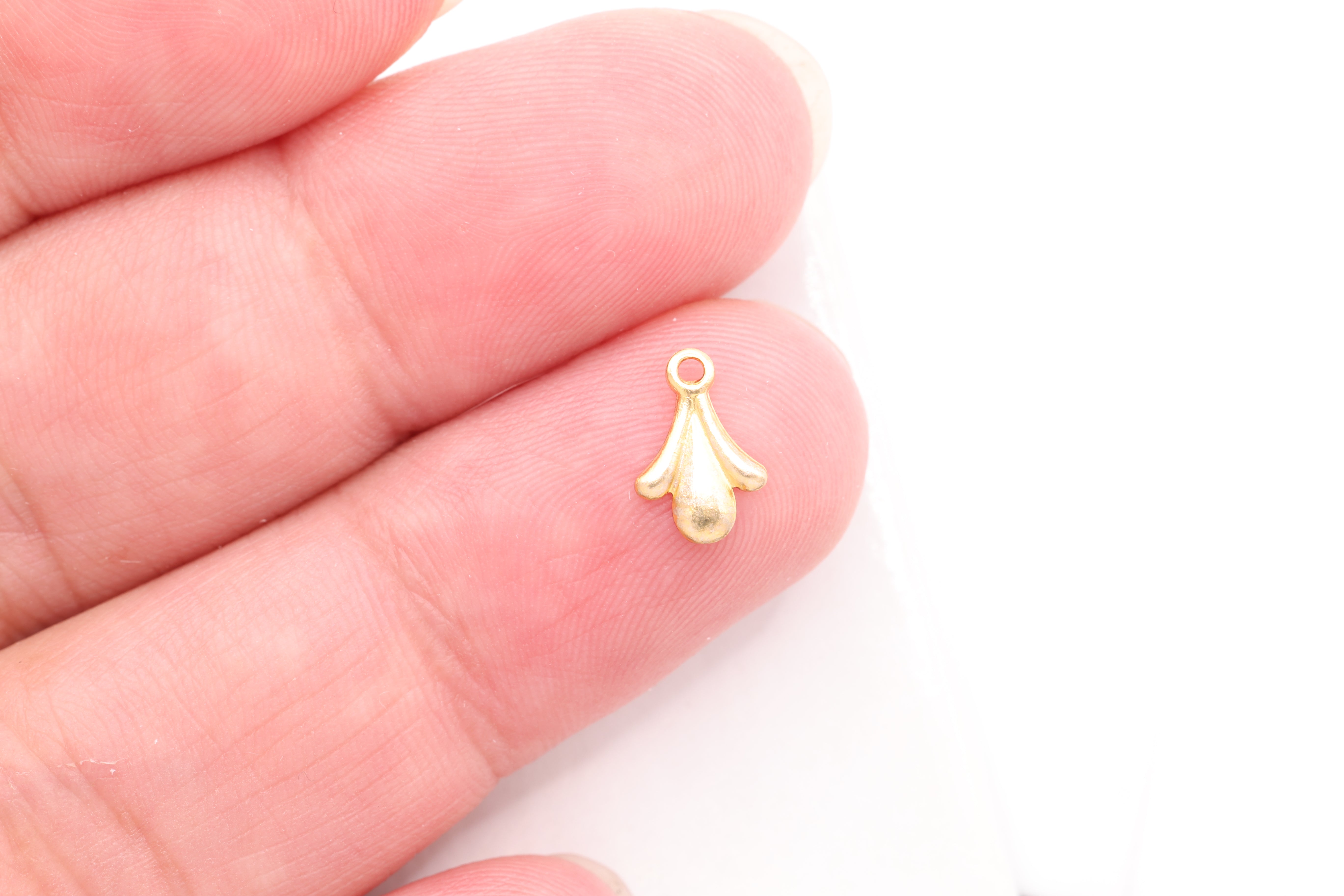 Floral Drop Charm, Wholesale, 14/20 Gold-Filled, 10mm x 7mm, Fleur-de-lis Ornate Vintage