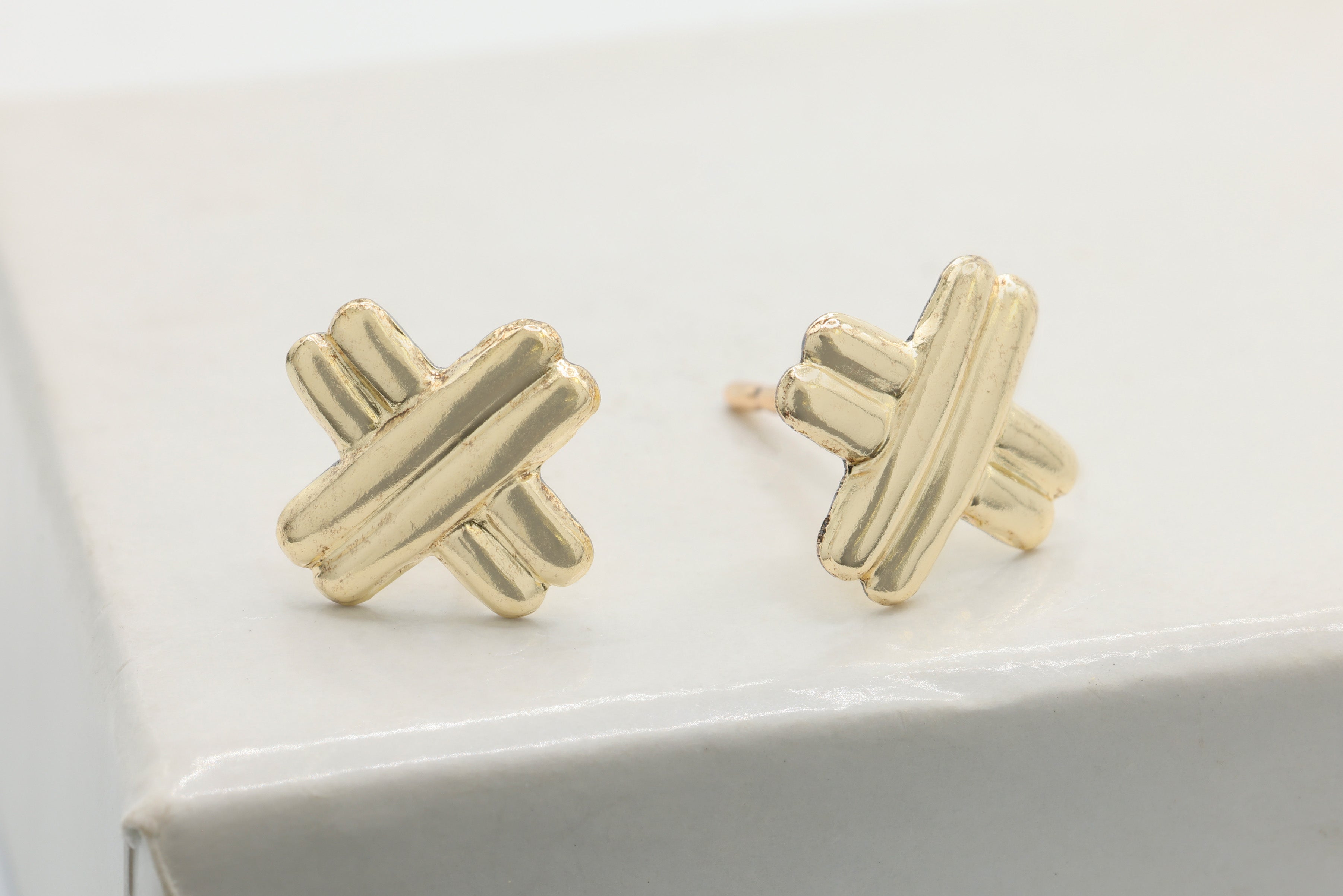 Crisscross Stud Earring, 14/20 Gold-Filled, 8mm x 8mm, Wholesale, Crossed Bar Dainty Minimalist Jewelry Earrings