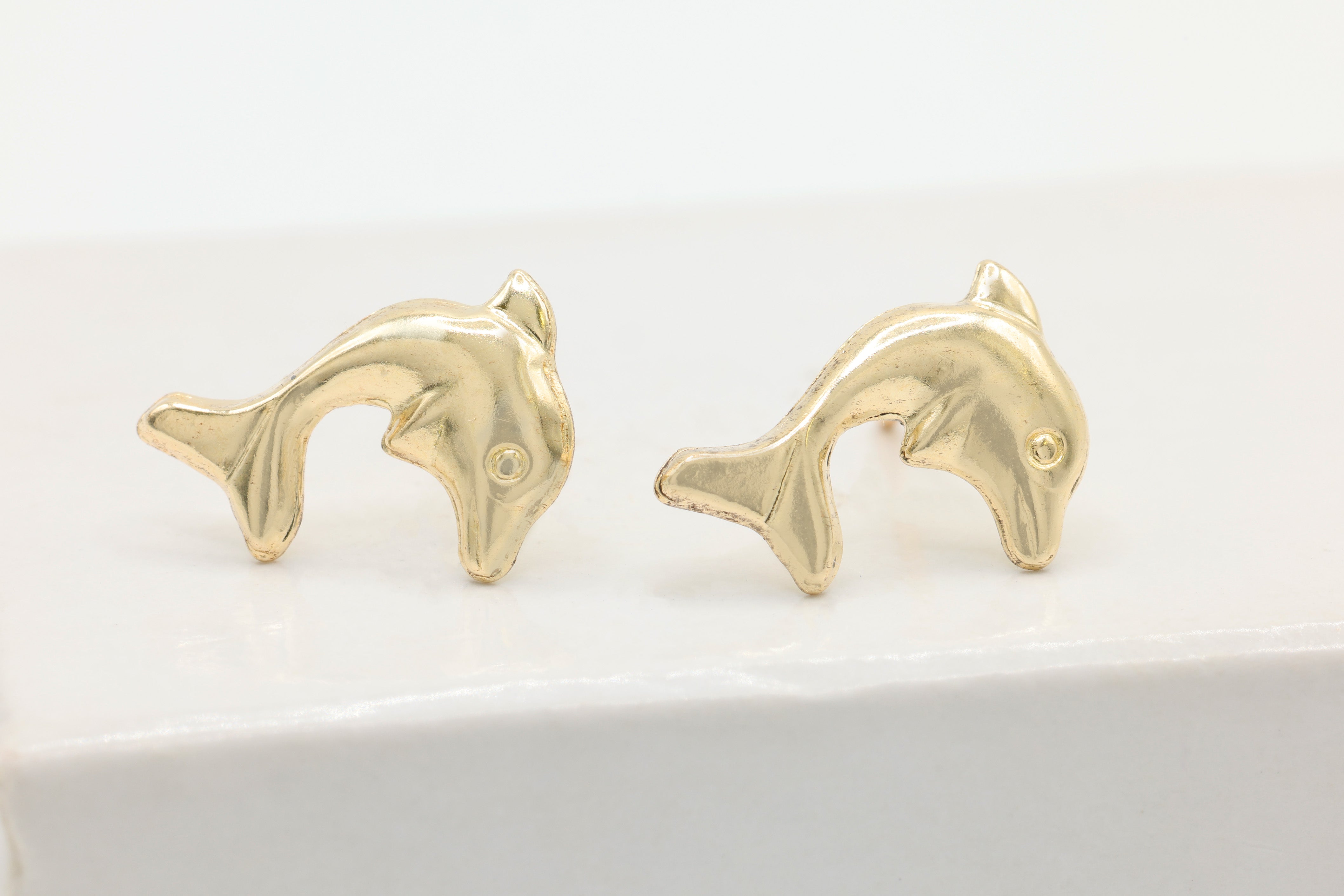 Dolphin Stud Earring, 14/20 Gold-Filled, 10mm x 8mm, Wholesale, Sealife Dainty Minimalist Jewelry Earrings