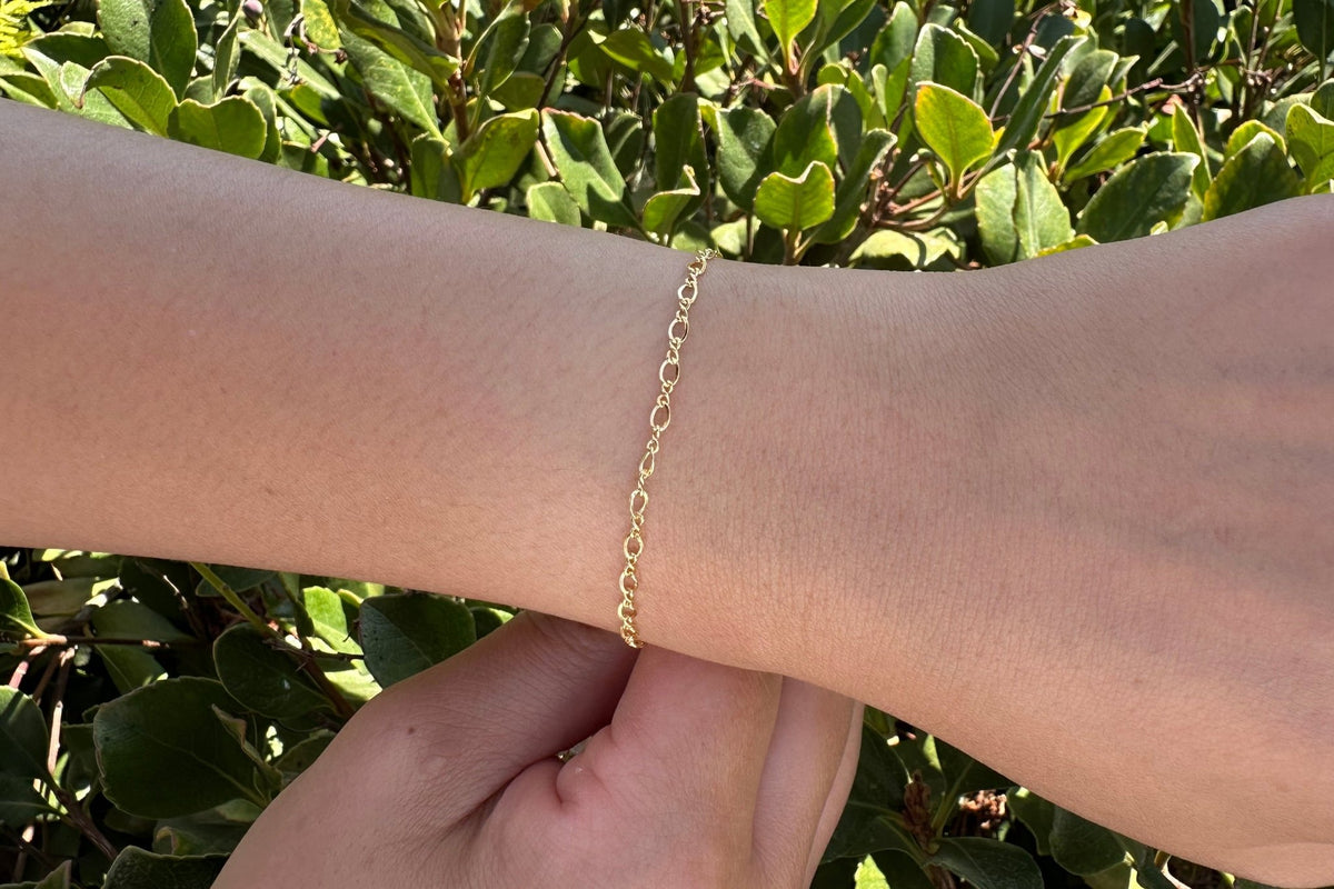 2.4mm Figure Eight Chain, 14/20 Gold-Filled, Wholesale, Pay Per Foot, Jewelry Making Chain - HarperCrown