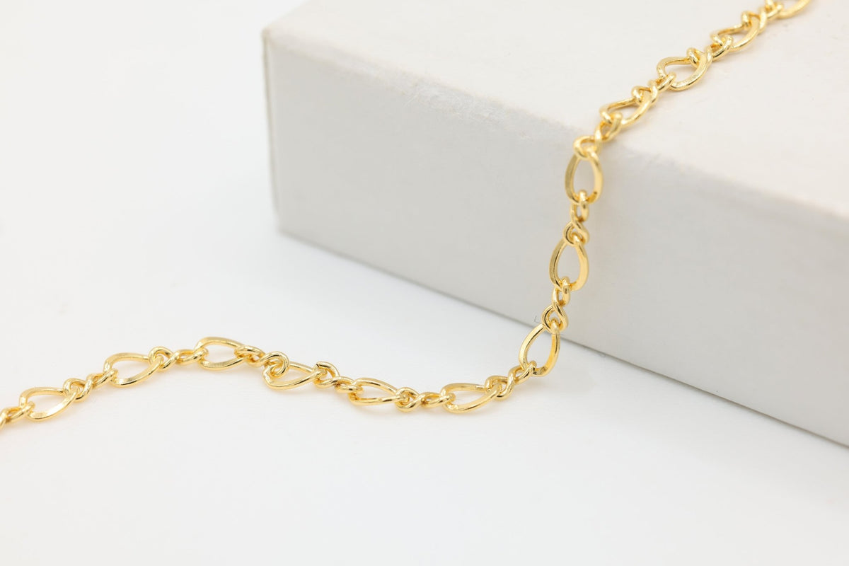 2.4mm Figure Eight Chain, 14/20 Gold-Filled, Wholesale, Pay Per Foot, Jewelry Making Chain - HarperCrown