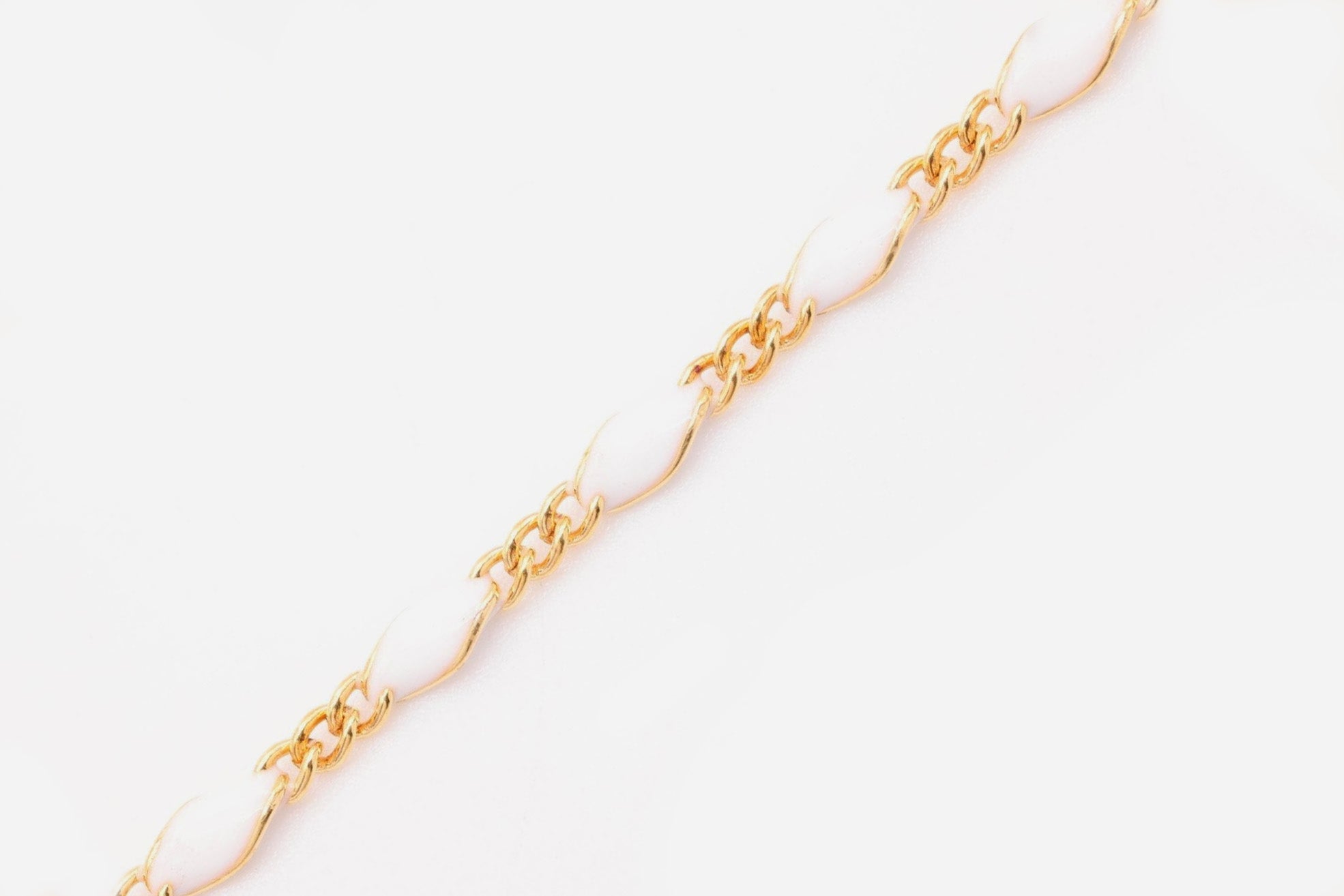 2.5mm x 3.5mmmm Figaro White Enamel Chain, Gold - Filled, Enamel Color Unfinished Chain Permanent Jewelry - HarperCrown