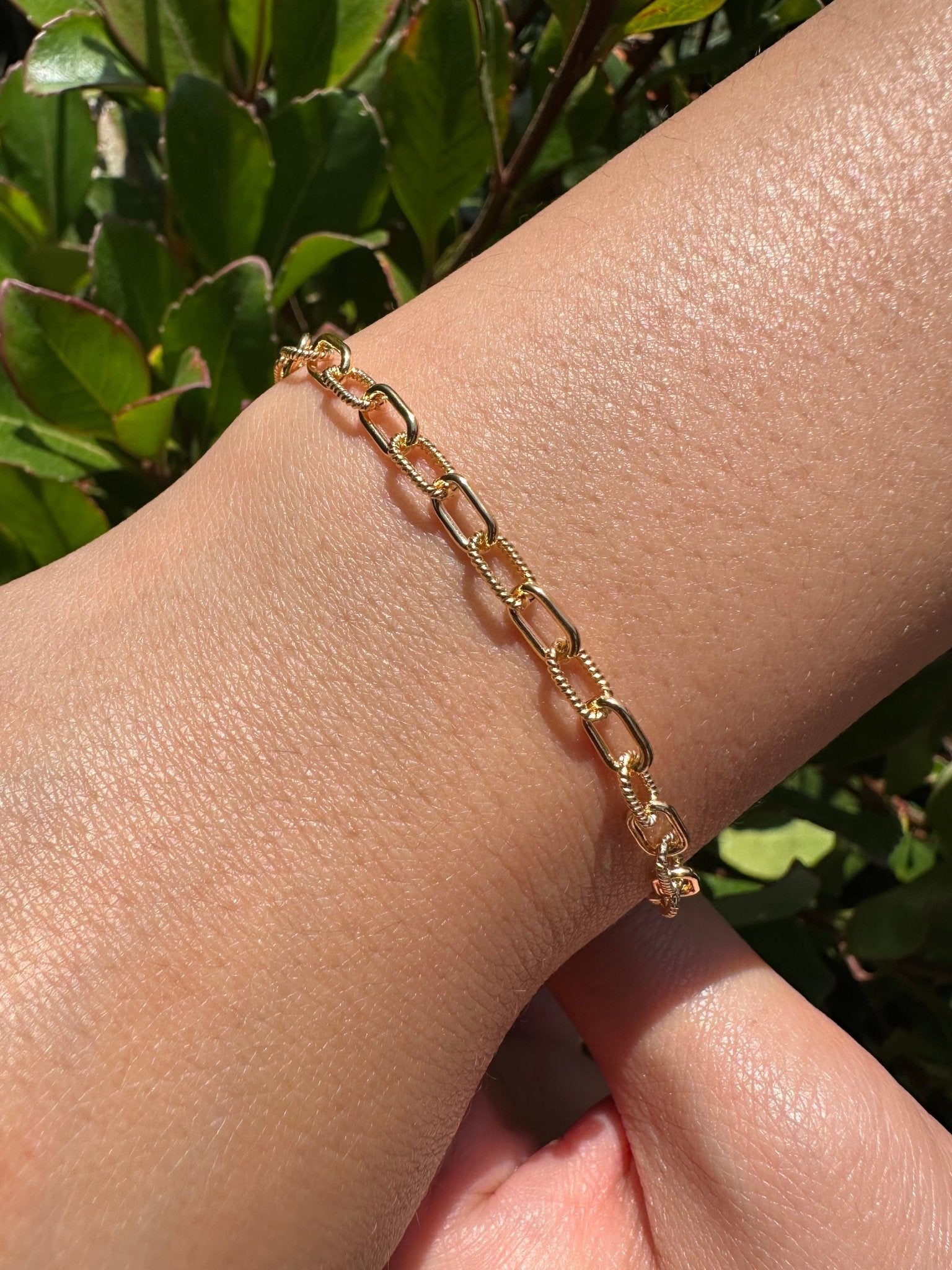 3.8mm x 6.5mm Knurled Paperclip Cable Chain, 14/20 Gold - Filled, Wholesale, Pay Per Foot, Jewelry Making Chain - HarperCrown