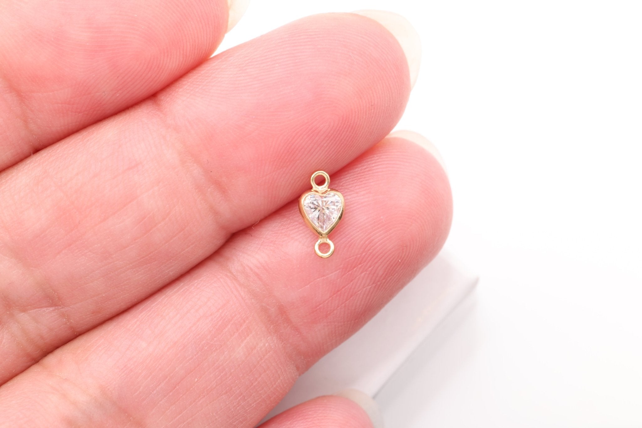 4mm Heart CZ Bezel Connector Charm, 14/20 Golf - Filled CZ, Bulk Heart Cubic Zirconia Bezel Link - HarperCrown