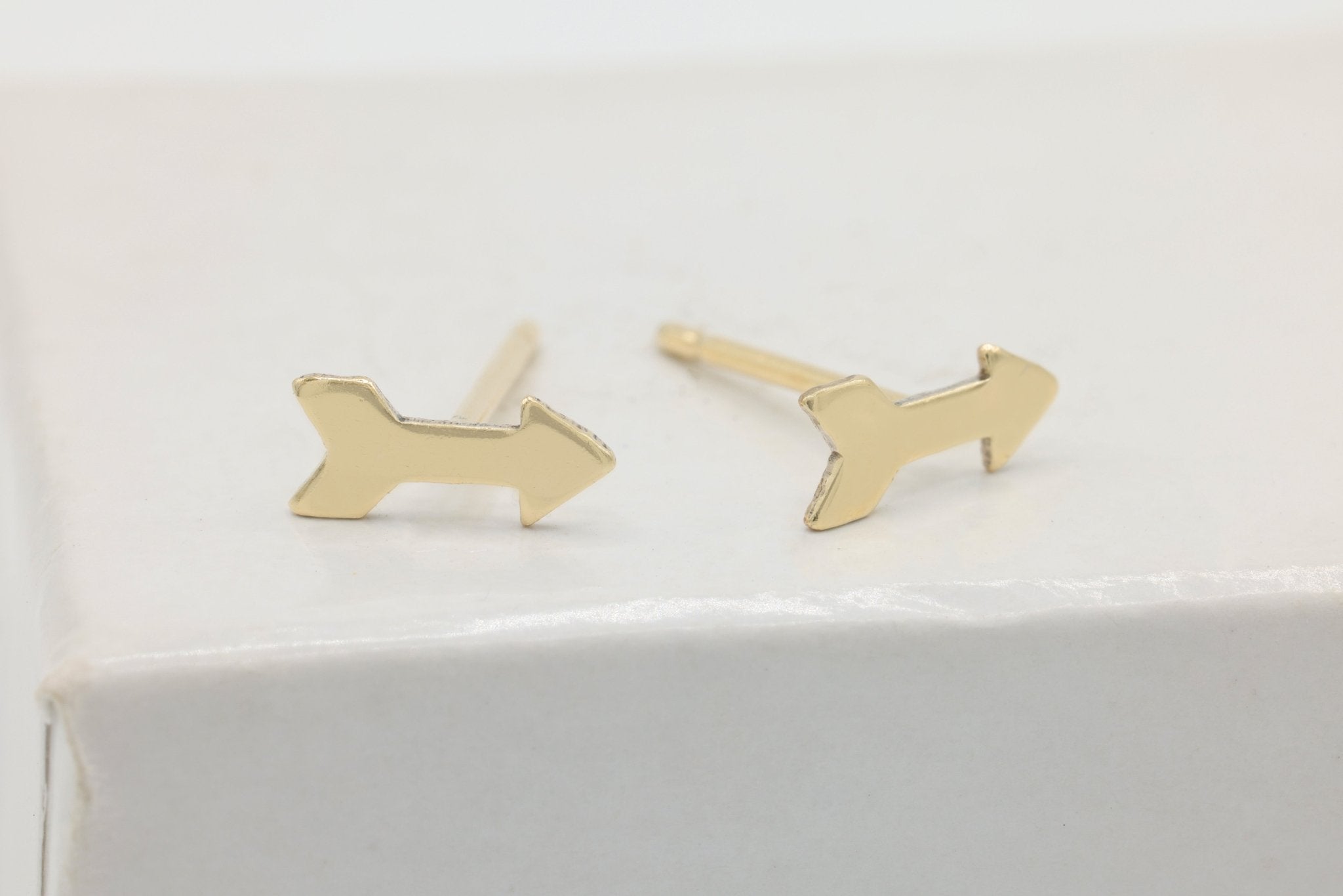 Arrow Stud Earring, 14/20 Gold - Filled, 8mm x 3mm, Wholesale, Dainty Minimalist Jewelry Earrings - HarperCrown