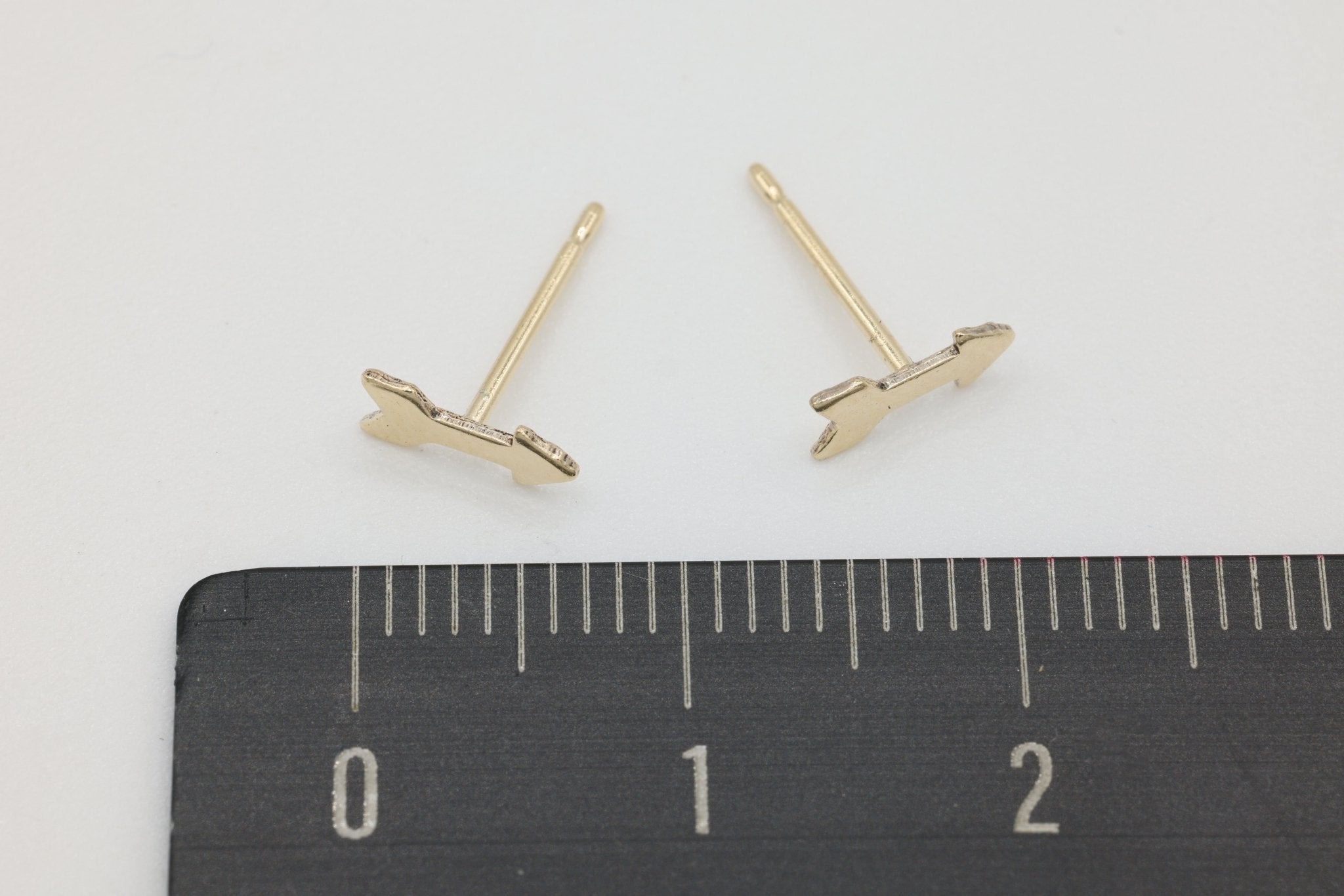 Arrow Stud Earring, 14/20 Gold - Filled, 8mm x 3mm, Wholesale, Dainty Minimalist Jewelry Earrings - HarperCrown