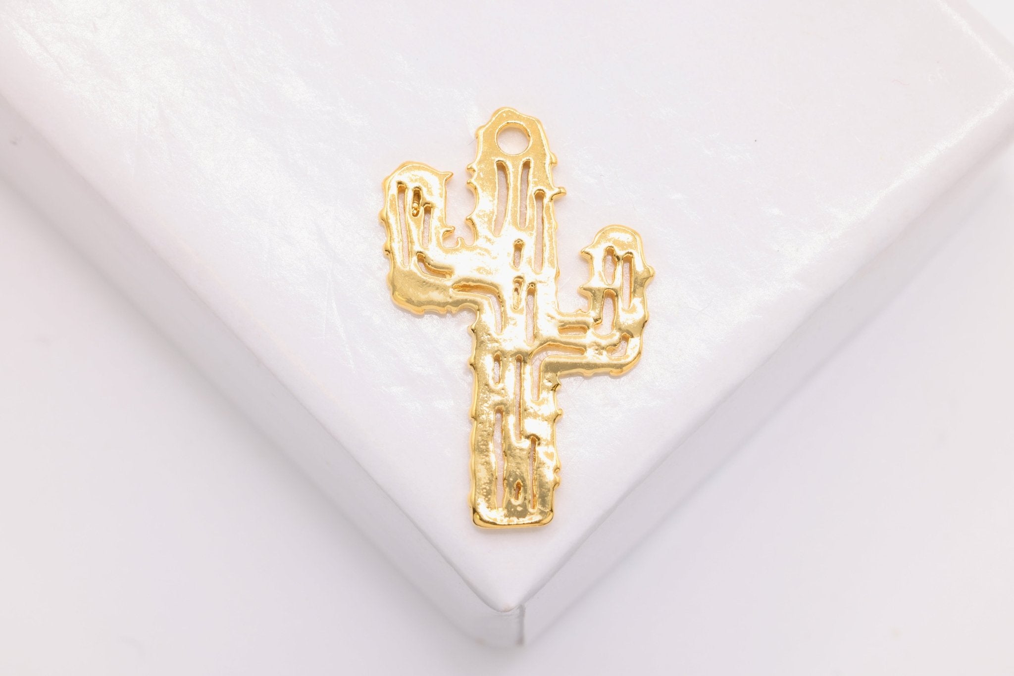 Cactus Charm, Wholesale, 14K Gold, 19mm x 15mm - HarperCrown