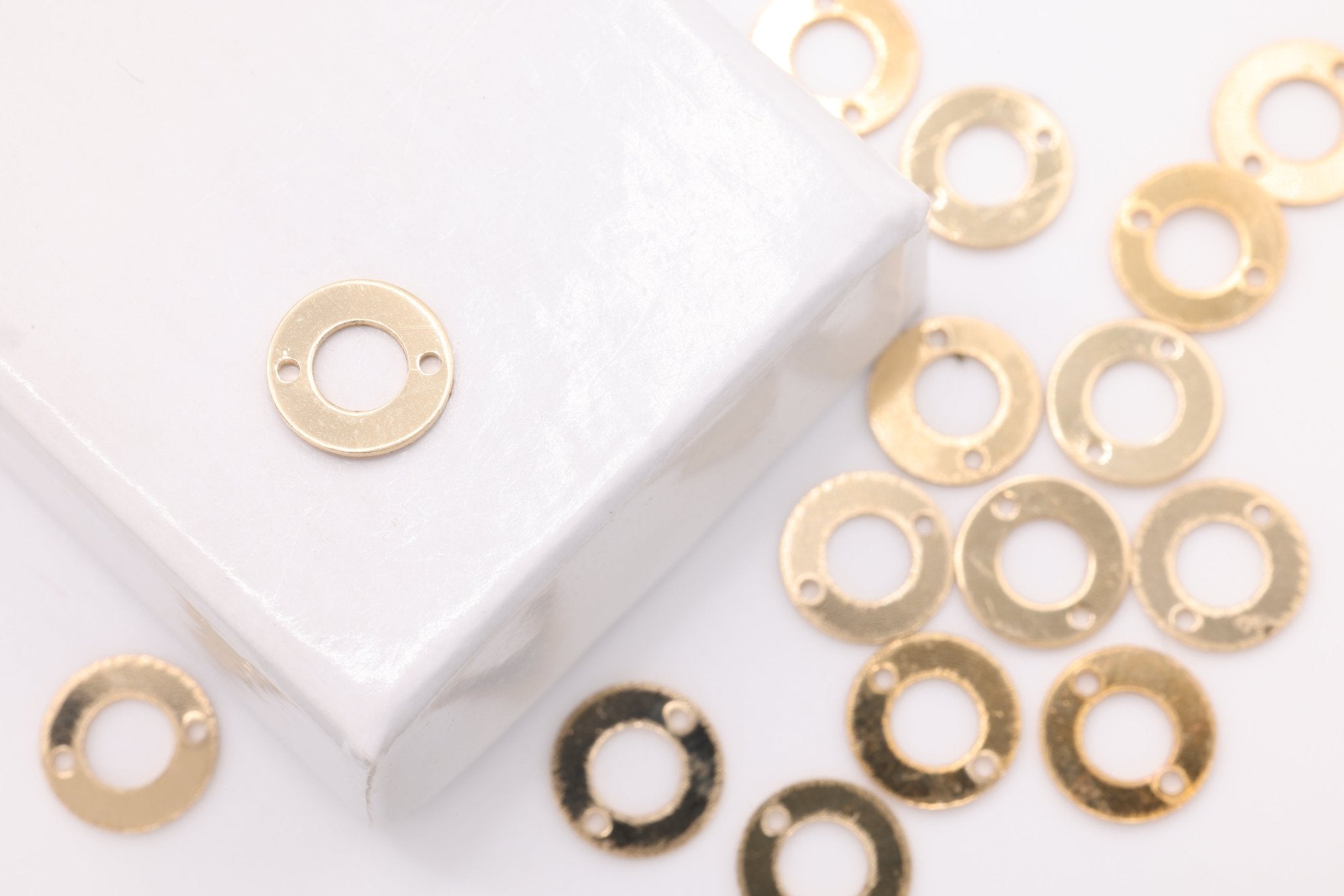 Circle Cutout Connector Charm, Wholesale, 14/20 Gold - Filled, 9mm, Flat Circle Outline Infinity Geometric Shape - HarperCrown