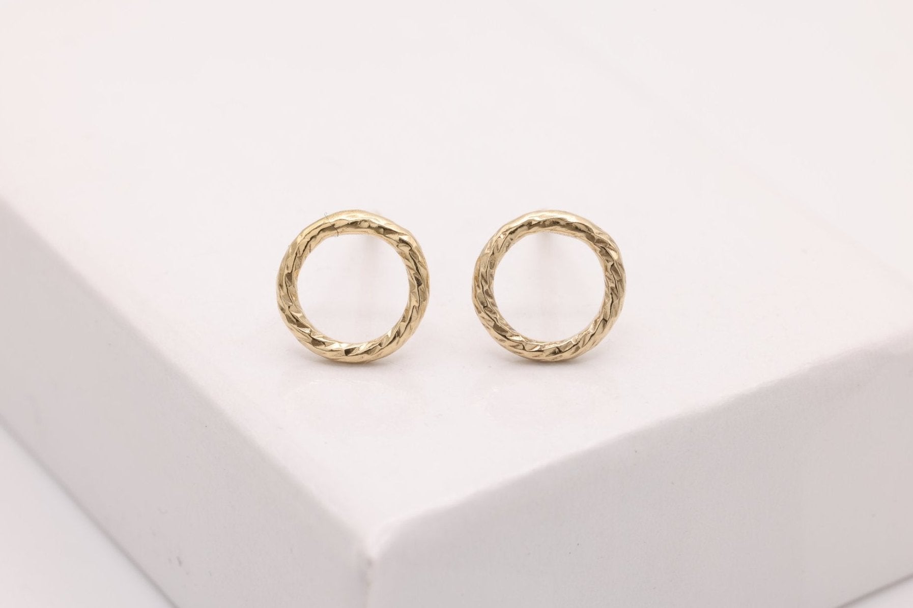 Minimalist jewelry wholesale deals