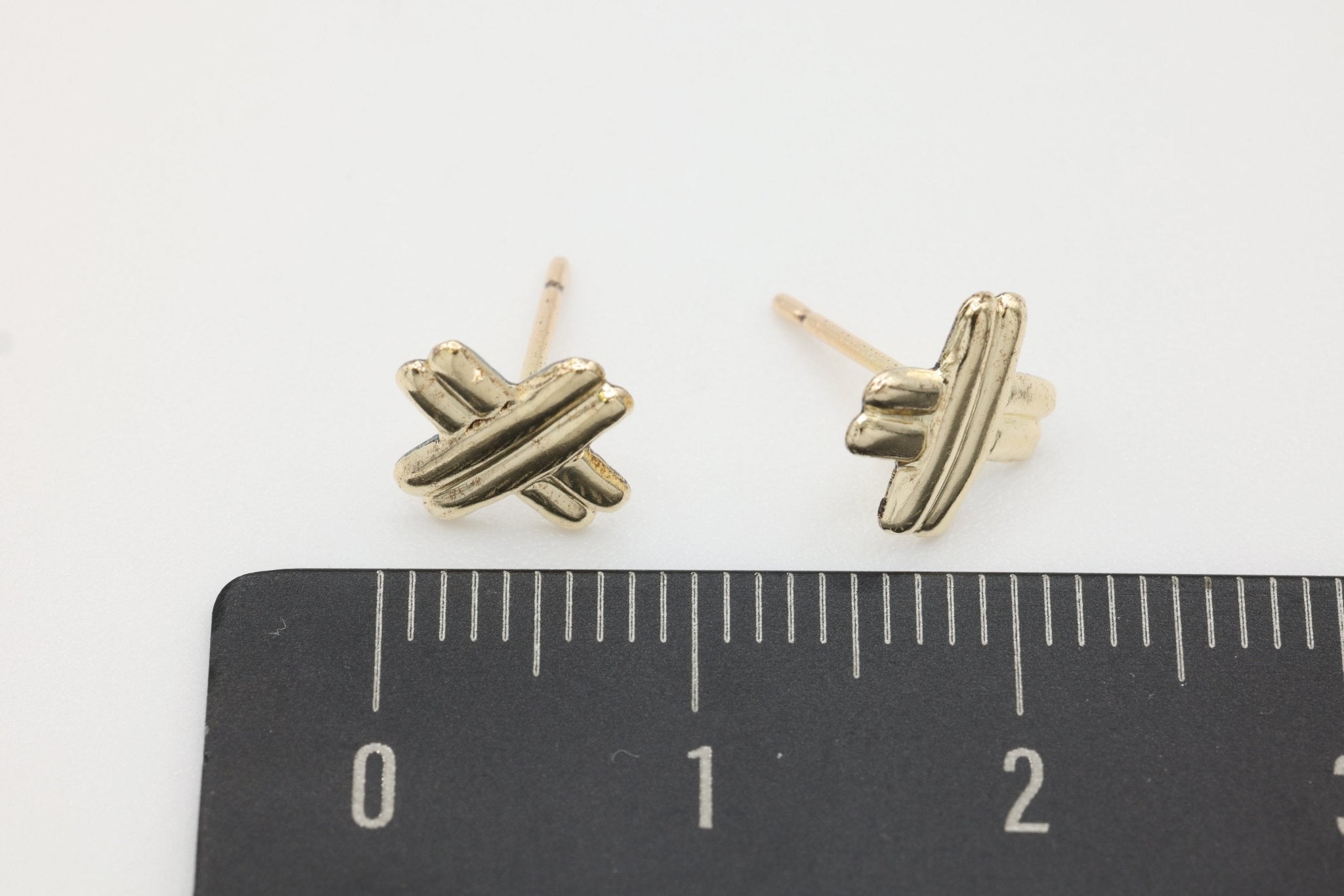 Crisscross Stud Earring, 14/20 Gold - Filled, 8mm x 8mm, Wholesale, Crossed Bar Dainty Minimalist Jewelry Earrings - HarperCrown