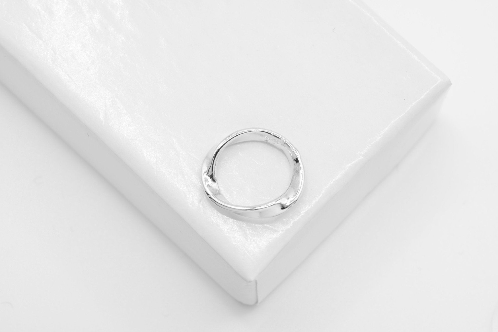 Eternity Wavy Circle Charm, Wholesale, 925 Sterling Silver, 11mm x 9mm - HarperCrown