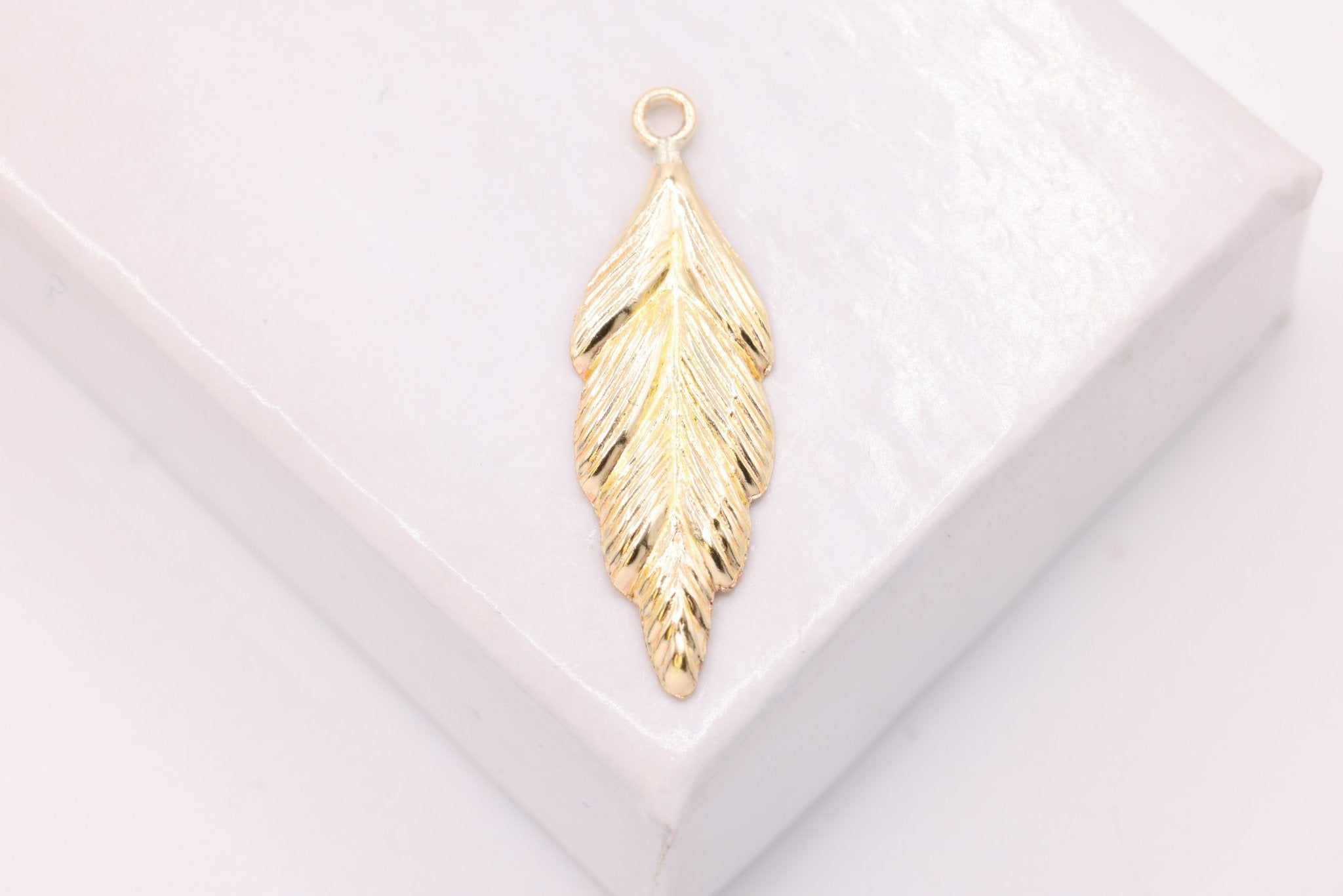 Leaf Charms, Wholesale, 14/20 Gold - Filled, 21mm x 6mm, Drops Dangles Leaves Nature Leaves Petal - HarperCrown