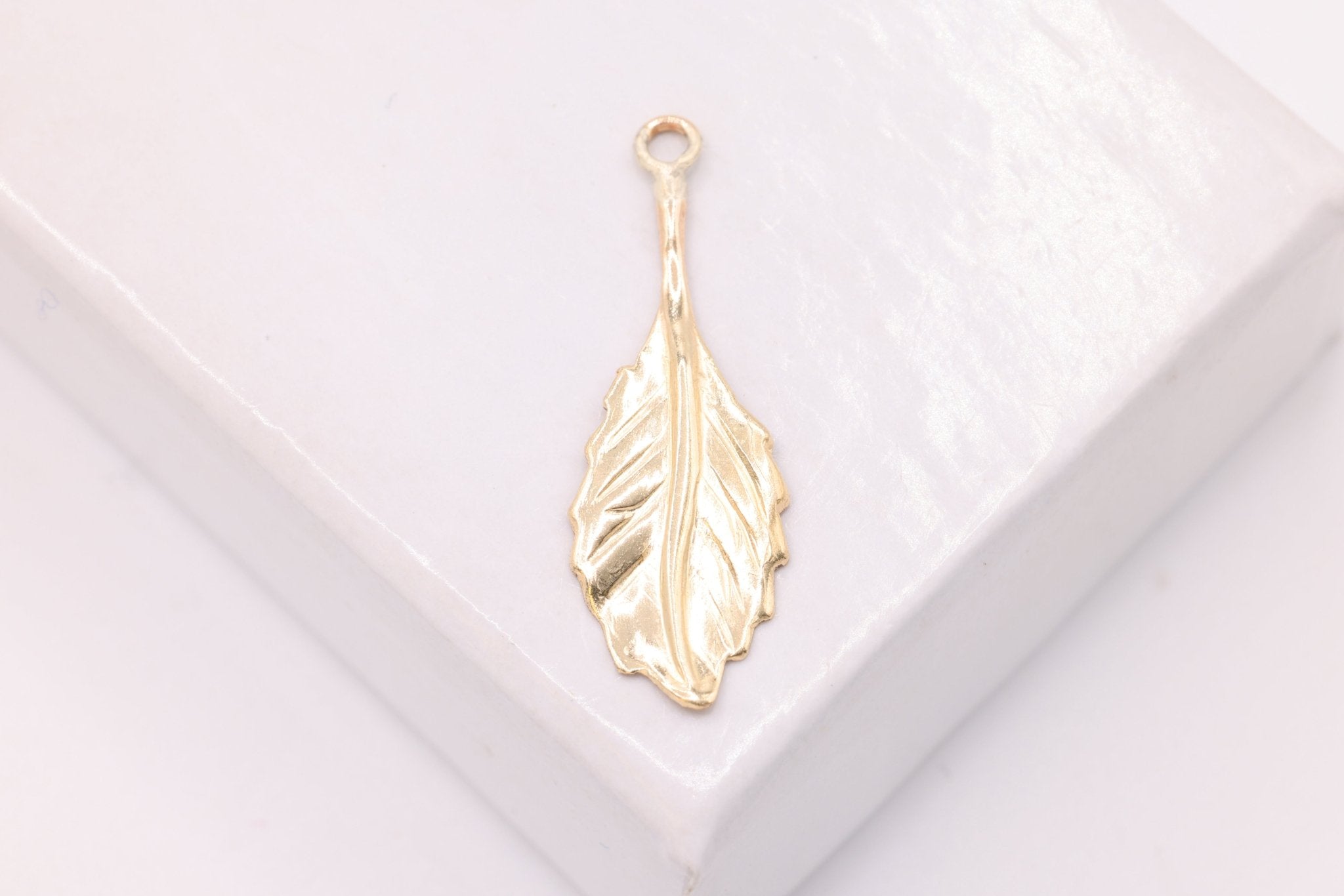 Leaf Charms, Wholesale, 14/20 Gold - Filled, 21mm x 7mm, Drops Dangles Leaves Nature Leaves Petal - HarperCrown