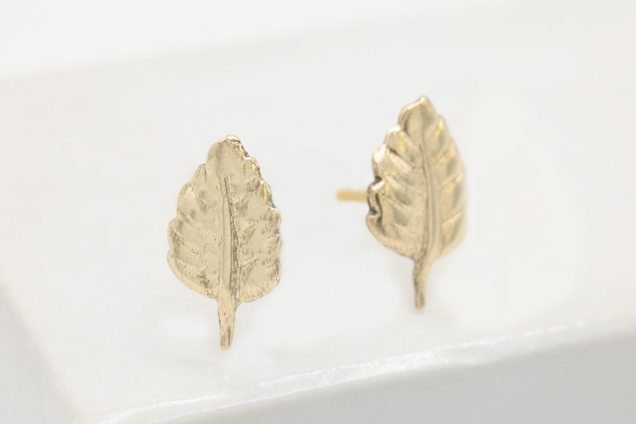 Leaf Stud Earring, 14/20 Gold - Filled, 10mm x 5mm, Wholesale, Pay Per Piece - HarperCrown