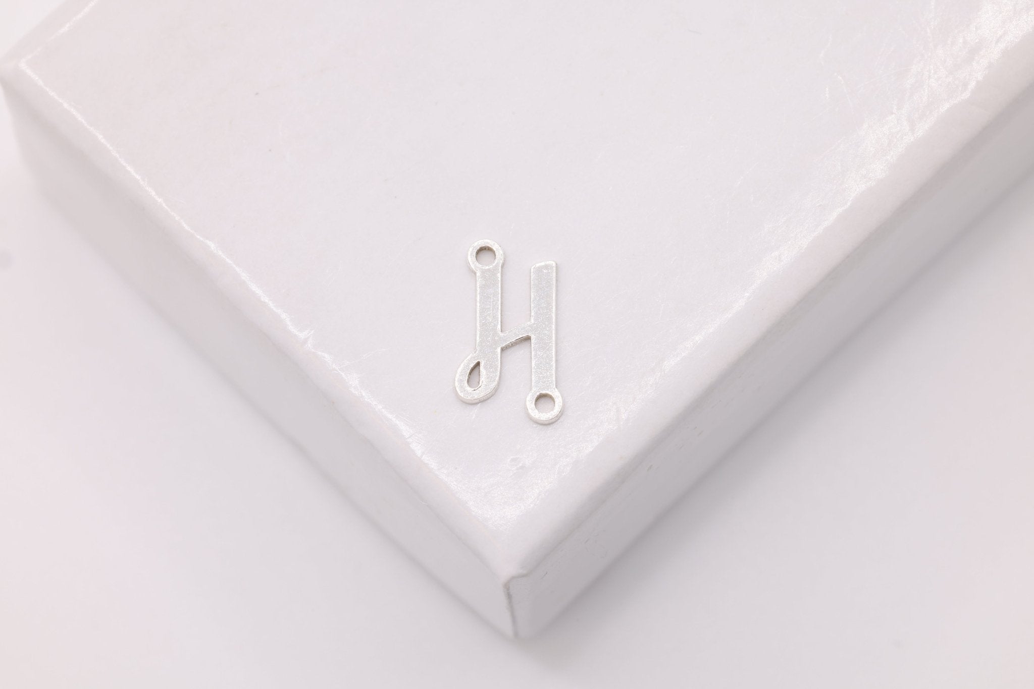 Letter Connector Charm A - Z, Wholesale, 925 Sterling Silver, 9mm x 5mm, Alphabet Personalized Permanent Jewelry Charm - HarperCrown