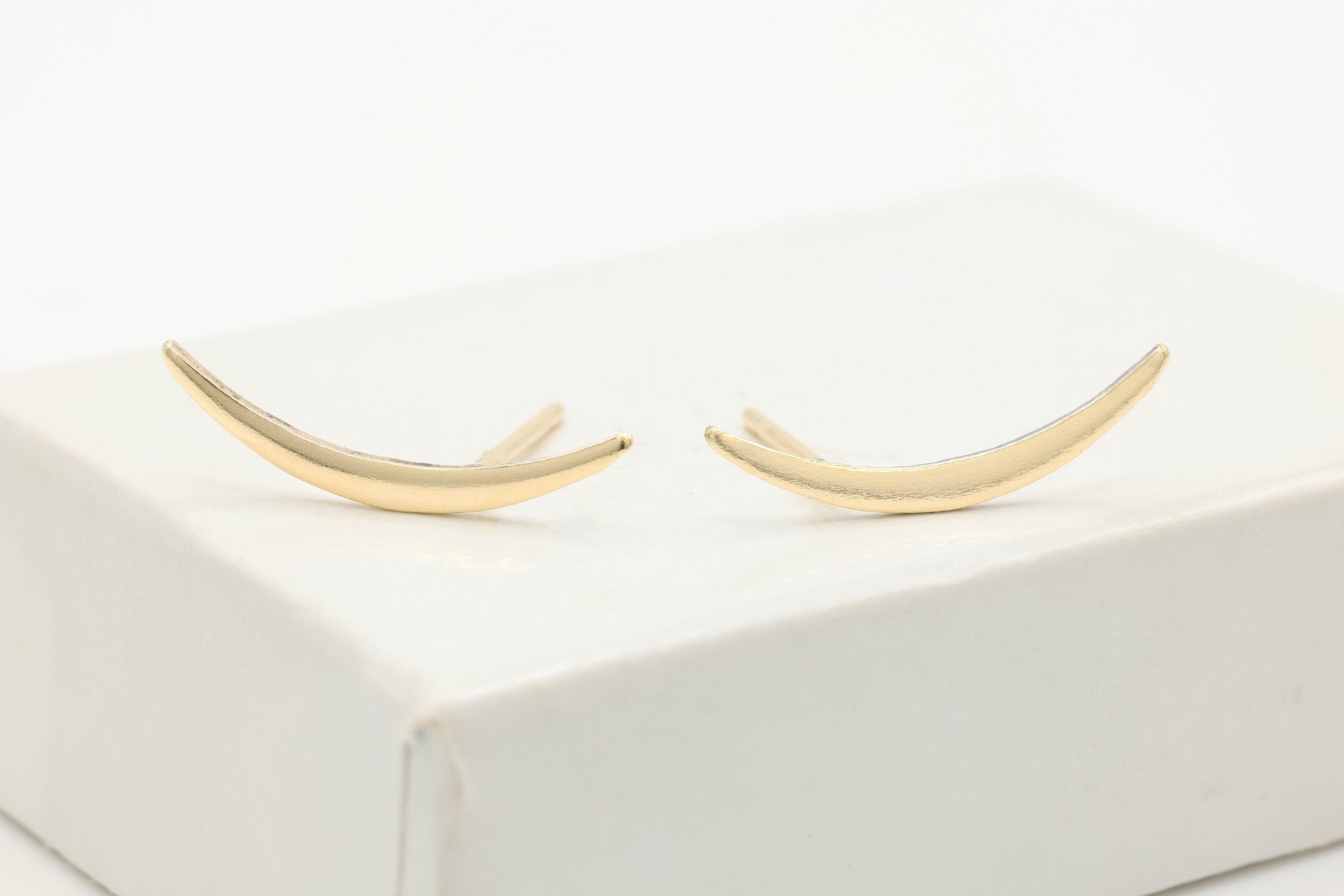 Moon Crawler Earring, 14/20 Gold - Filled, 16mm x 4mm, Wholesale, Celestial Crescent Moon Dainty Minimalist Jewelry Earrings - HarperCrown