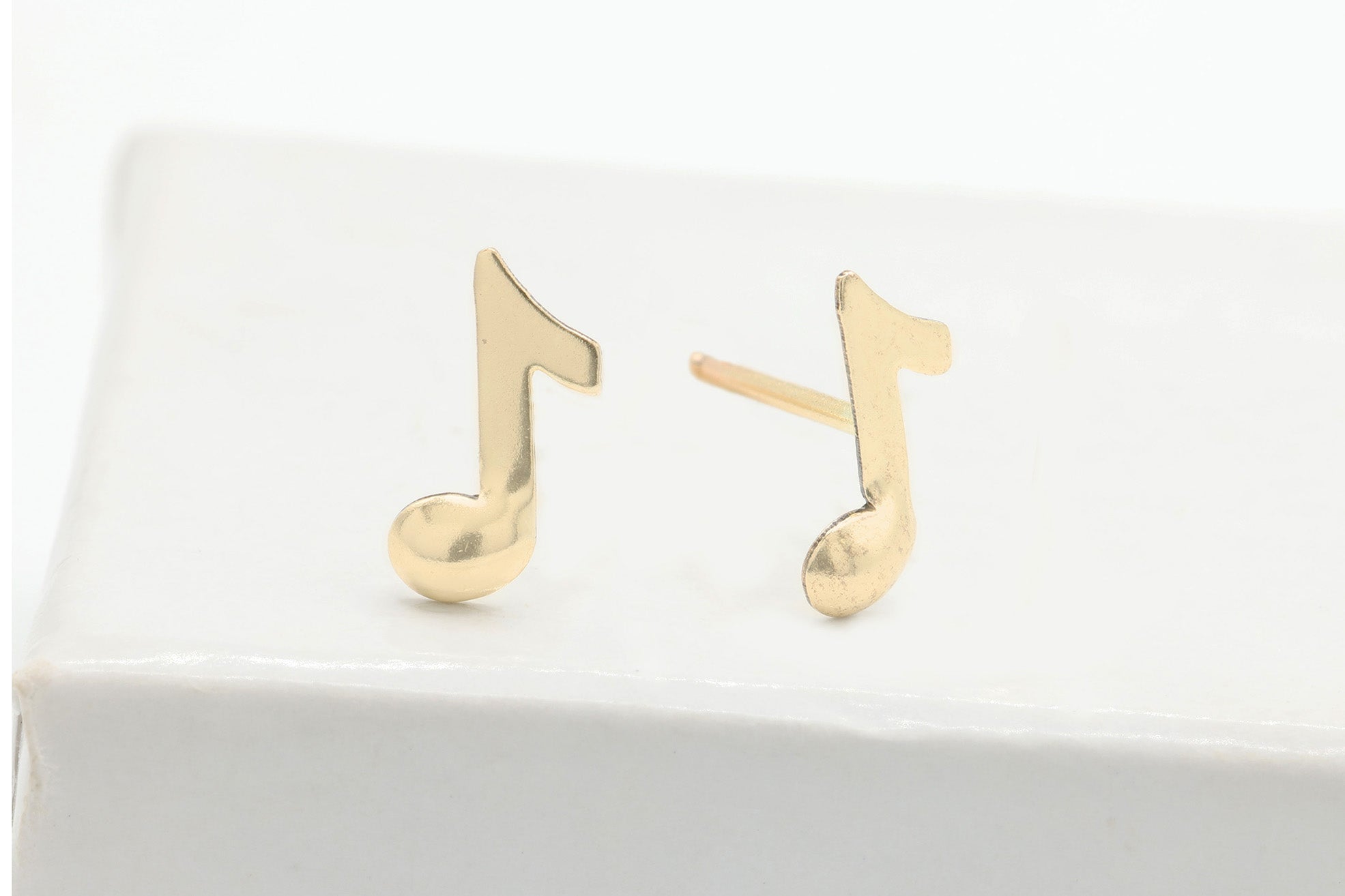 Musical Note Stud Earring, 14/20 Gold - Filled, 9mm x 5mm, Wholesale, Eighth Quaver Melody Note Dainty Minimalist Jewelry Earrings - HarperCrown