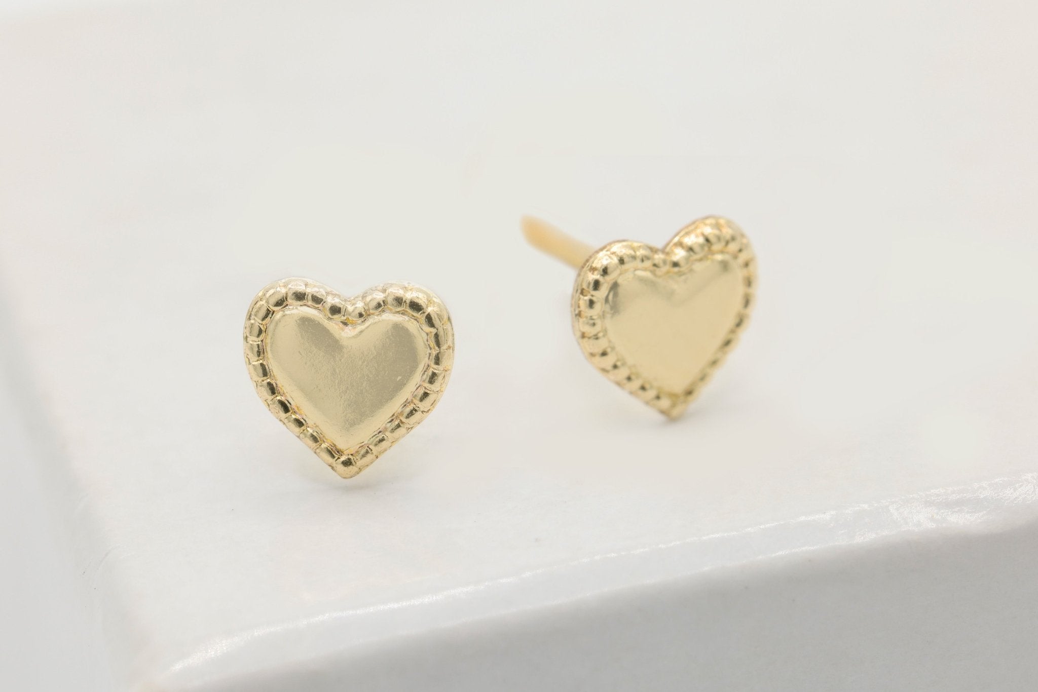 Ornate Heart Stud Earring, 14/20 Gold - Filled, 5mm x 5mm, Wholesale, Pay Per Piece - HarperCrown