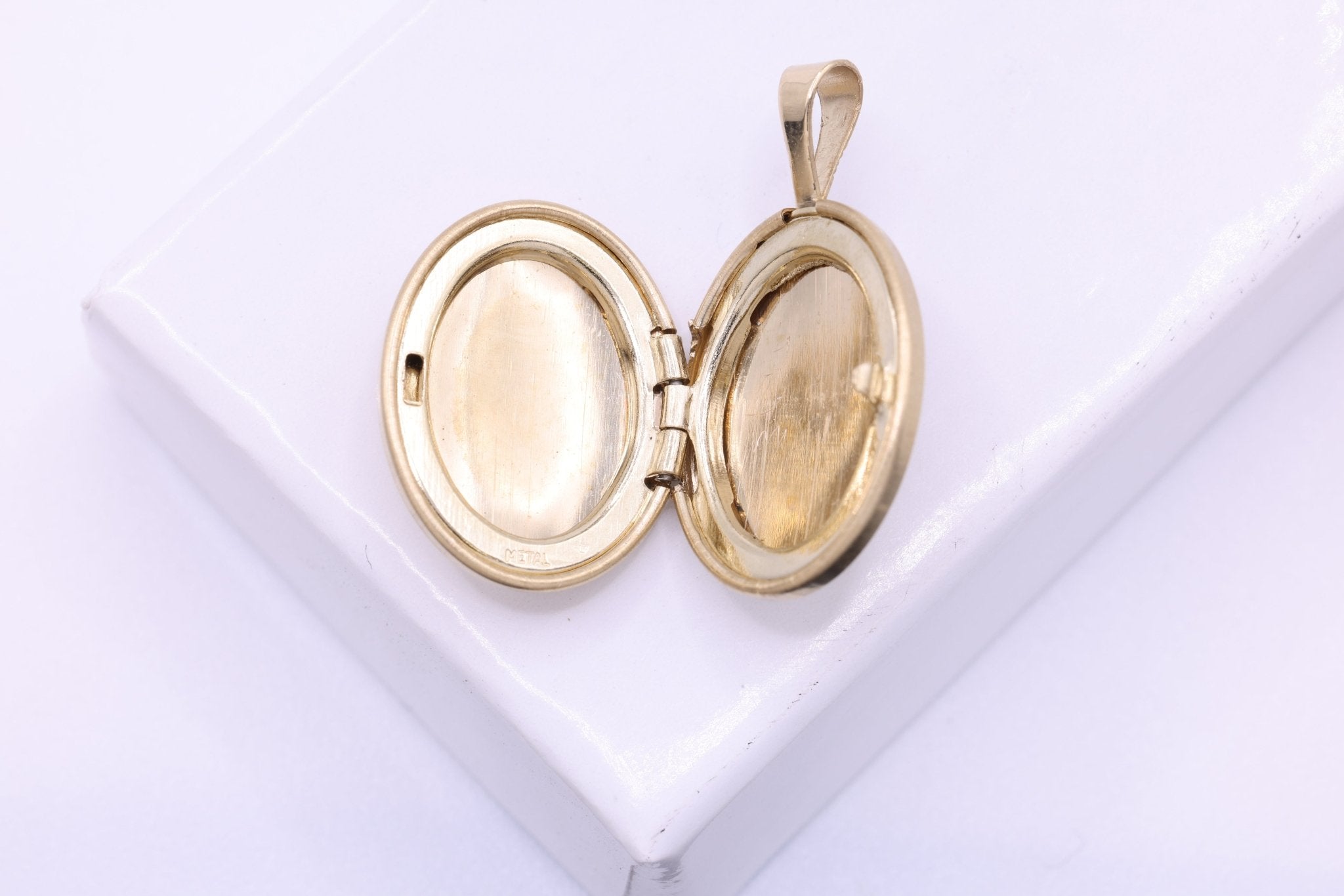 Oval Locket Pendant Charm, Wholesale, 14/20 Gold - Filled, 23mm x 12mm, DIY Jewelry Supplies - HarperCrown