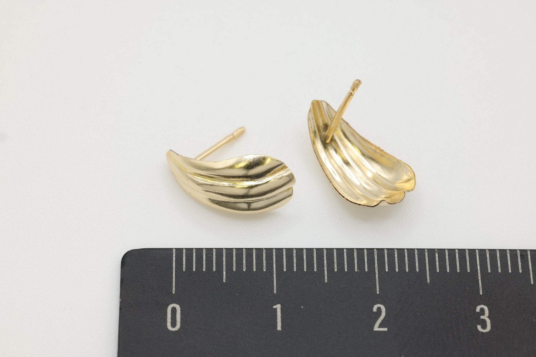 Ribbed Teardrop Earring, 14/20 Gold - Filled, 13mm x 8mm, Wholesale, Shell Fluted Tear Drop Wholesale Jewelry Earrings - HarperCrown