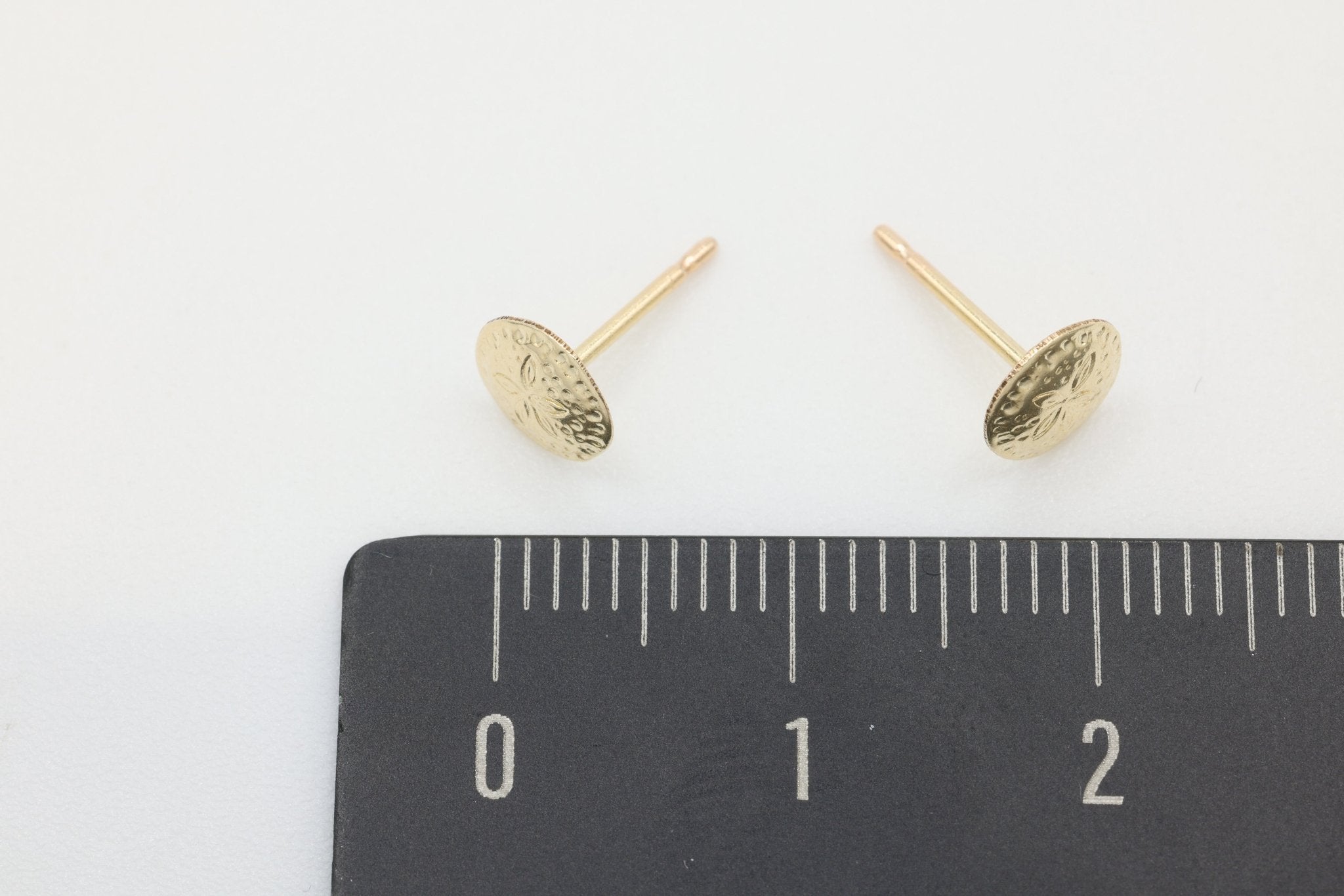 Round Sand Dollar Stud Earring, 14/20 Gold - Filled, 7mm, Wholesale, Dainty Minimalist Jewelry Earrings - HarperCrown
