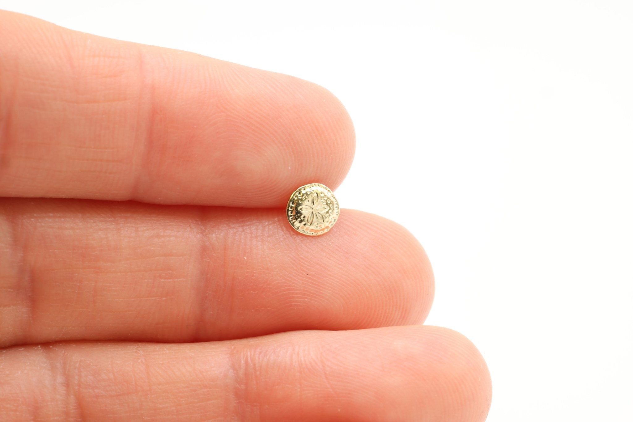 Round Sand Dollar Stud Earring, 14/20 Gold - Filled, 7mm, Wholesale, Dainty Minimalist Jewelry Earrings - HarperCrown