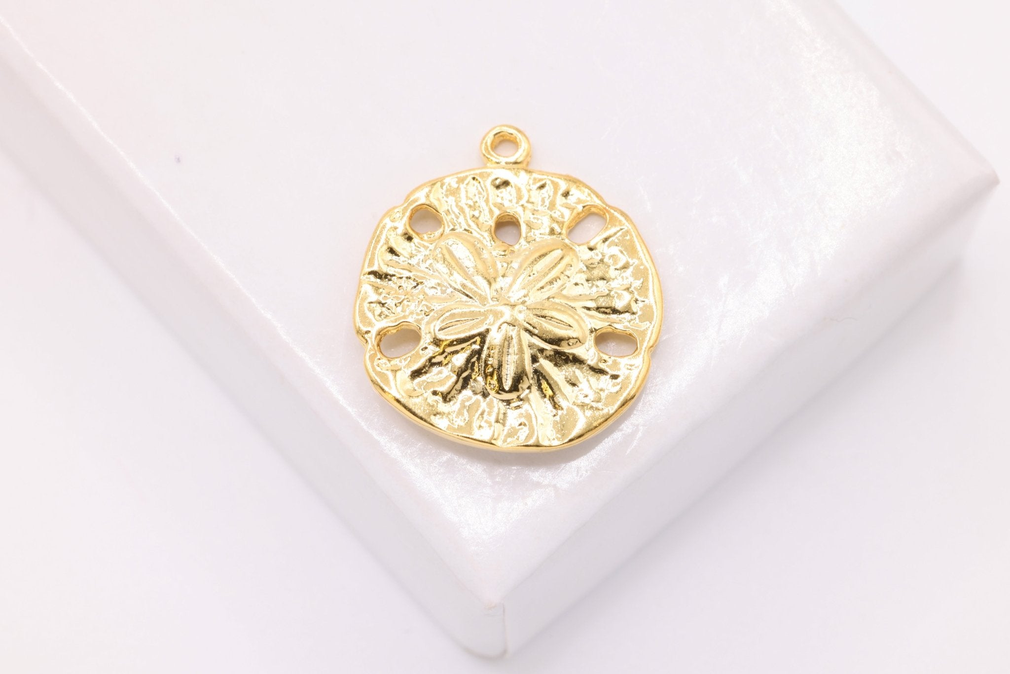 Sand Dollar Charm, Wholesale, 14K Solid Gold, 17mm x 14mm, Sea Shell - HarperCrown