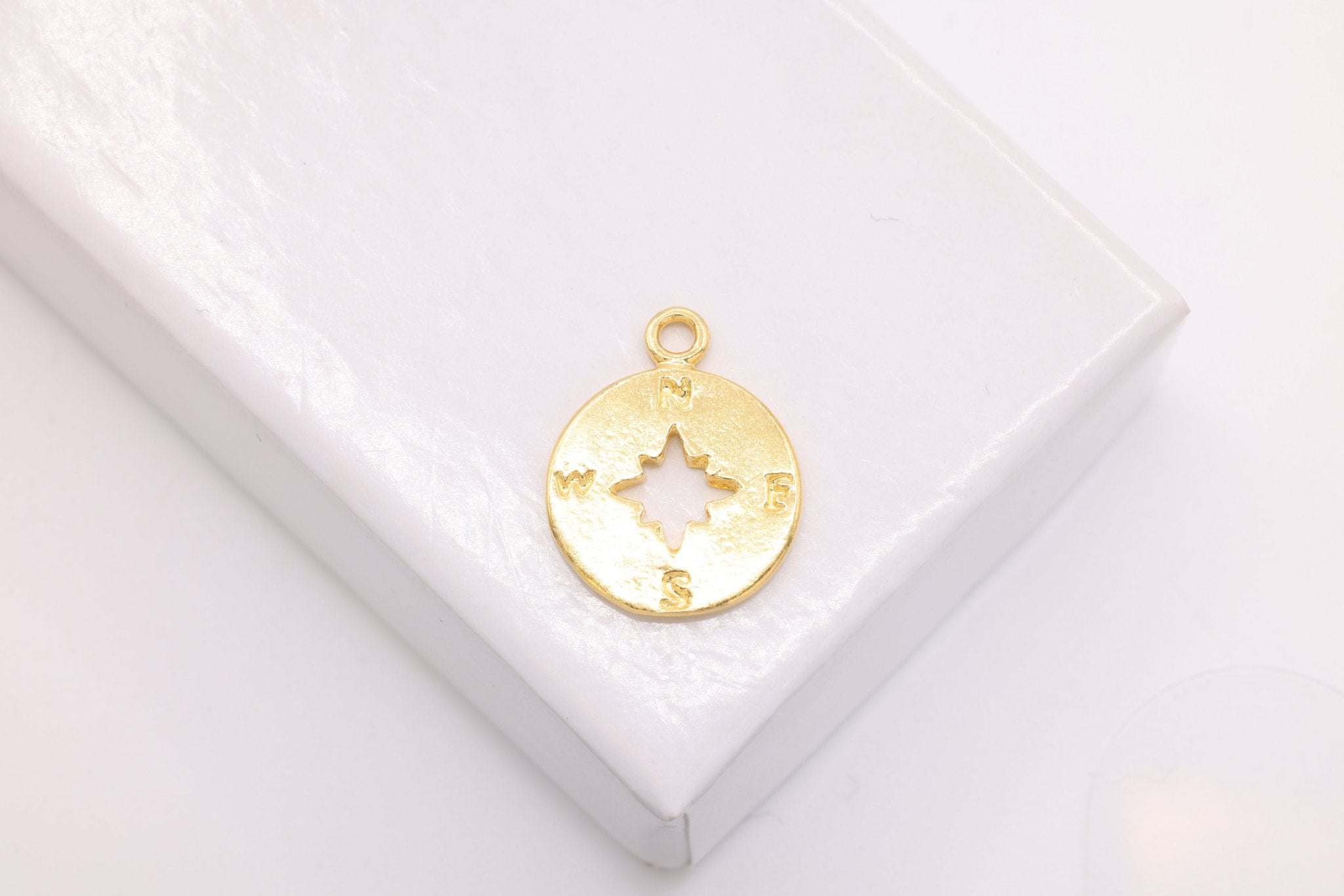 Small Compass Charm, Wholesale, 14K Gold, 11mm x 11mm, True North Charm - HarperCrown