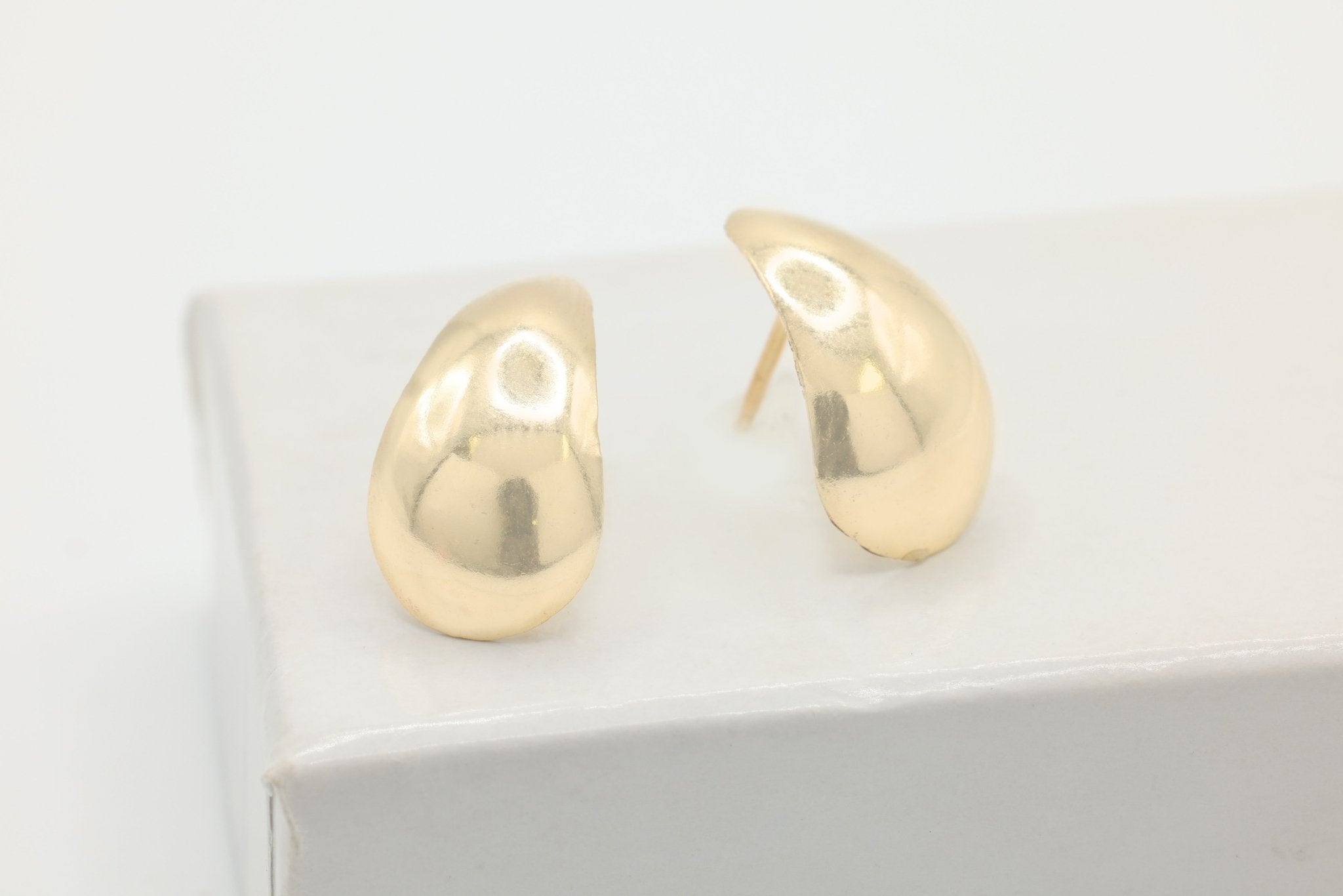 Teardrop Earring, 14/20 Gold - Filled, 13mm x 8mm, Wholesale, Tear Drop Wholesale Jewelry Earrings - HarperCrown