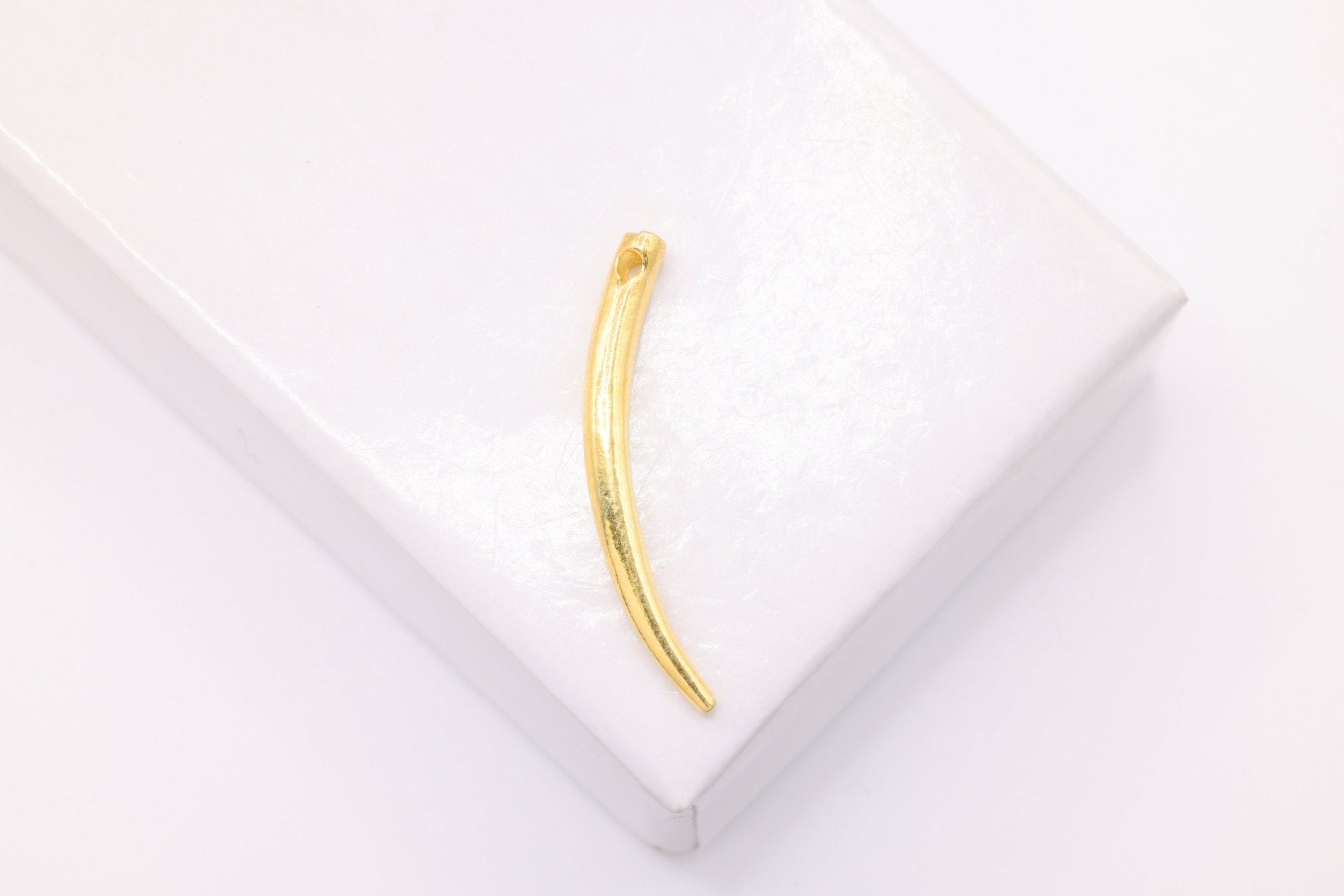 Tusk Horn Charm, Wholesale, 14K Solid Gold, 22mm x 2mm, Italian Cornicello Horn Tusk Horn - HarperCrown