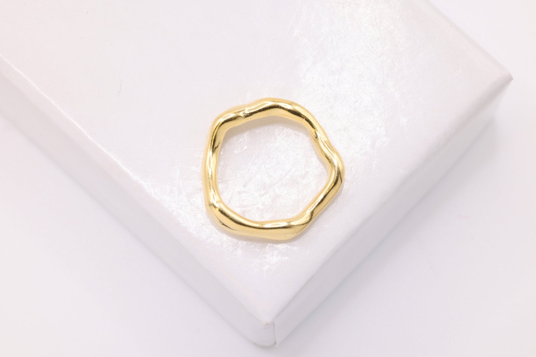 Wavy Open Circle Charm, Wholesale, 14K Solid Gold, 15mm, Twist Round Link Ring Spacer Connector - HarperCrown