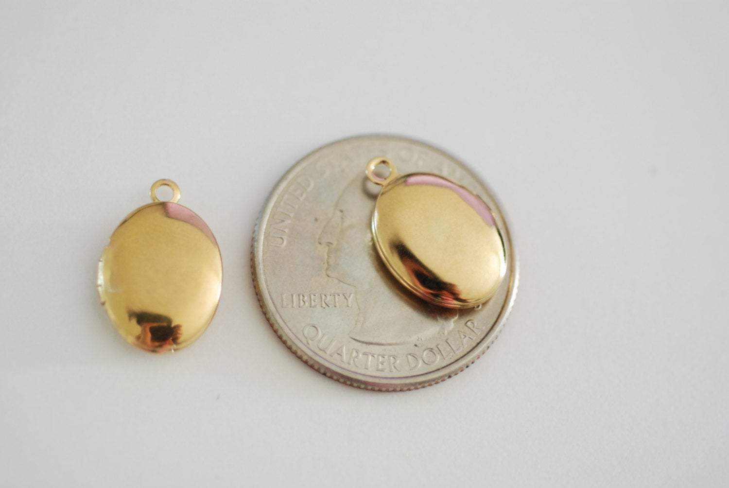 Oval Photo Locket Pendant Charm, Wholesale, 14/20 Gold-Filled, 16mm x 10mm, DIY Jewelry Supplies