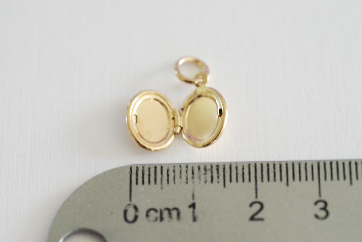 Oval Photo Locket Pendant Charm, Wholesale, 14/20 Gold-Filled, 16mm x 10mm, DIY Jewelry Supplies