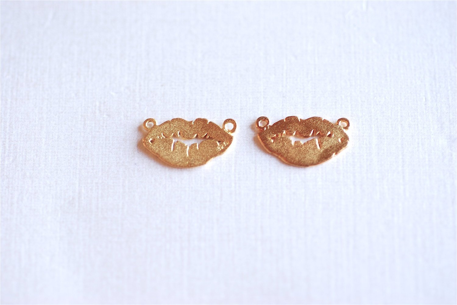 Matte Vermeil Gold Lips Connector Charm- 18k gold over sterling silver Lip Charm Spacer, xoxo lip mark charm, Kiss Mark charm Connector - HarperCrown