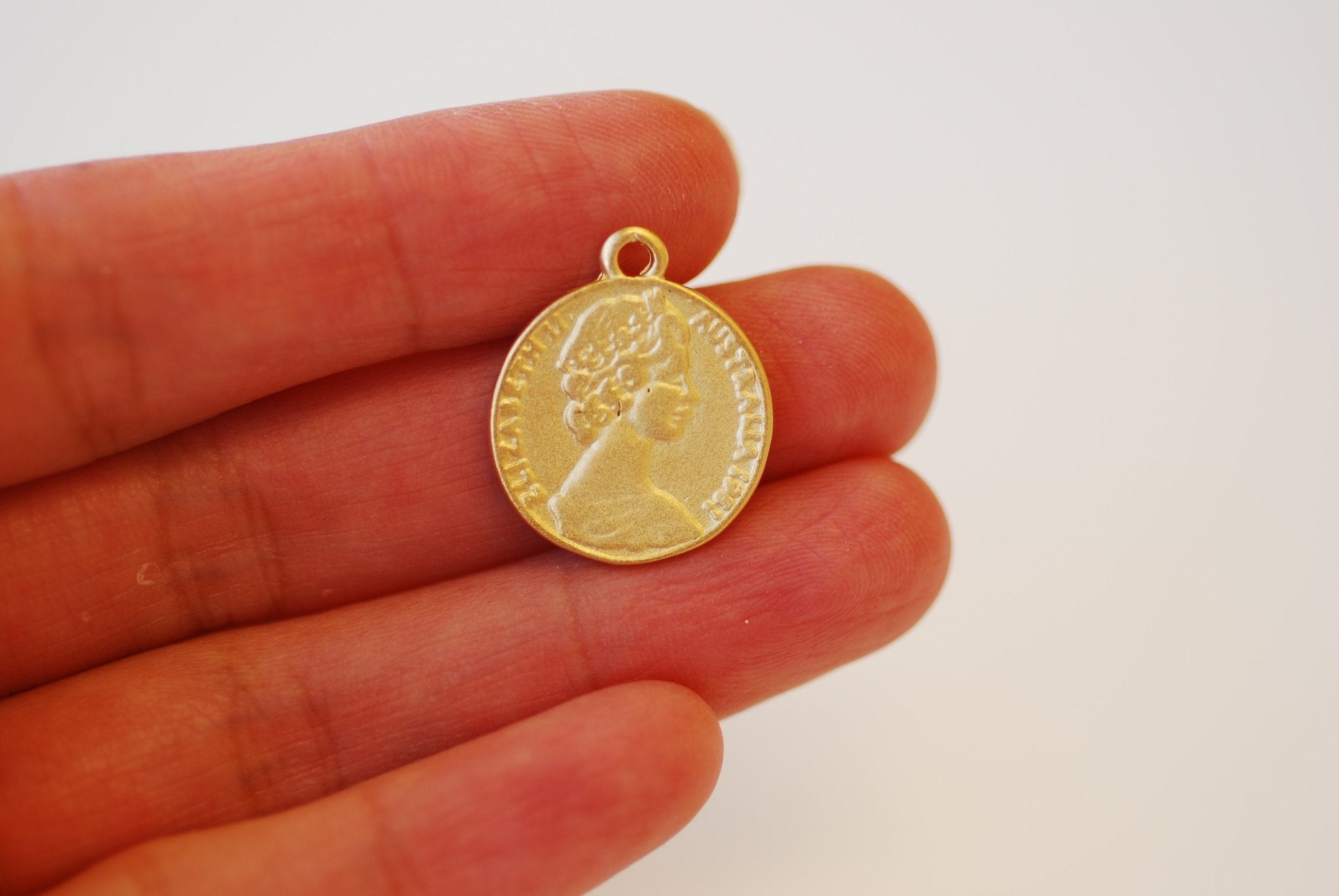 Queen Elizabeth Coin Pendant- 18k gold plated over 925 sterling silver, English Coin, Medallion Pendants, One Pound, 1967 Coin, 492 - HarperCrown