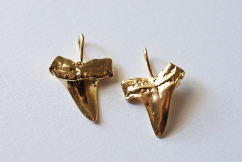 Vermeil Glossy Gold Shark Tooth Pendant, Vermeil gold shark tooth charm,18kt gold plated over sterling silver, vermeil supplies - HarperCrown
