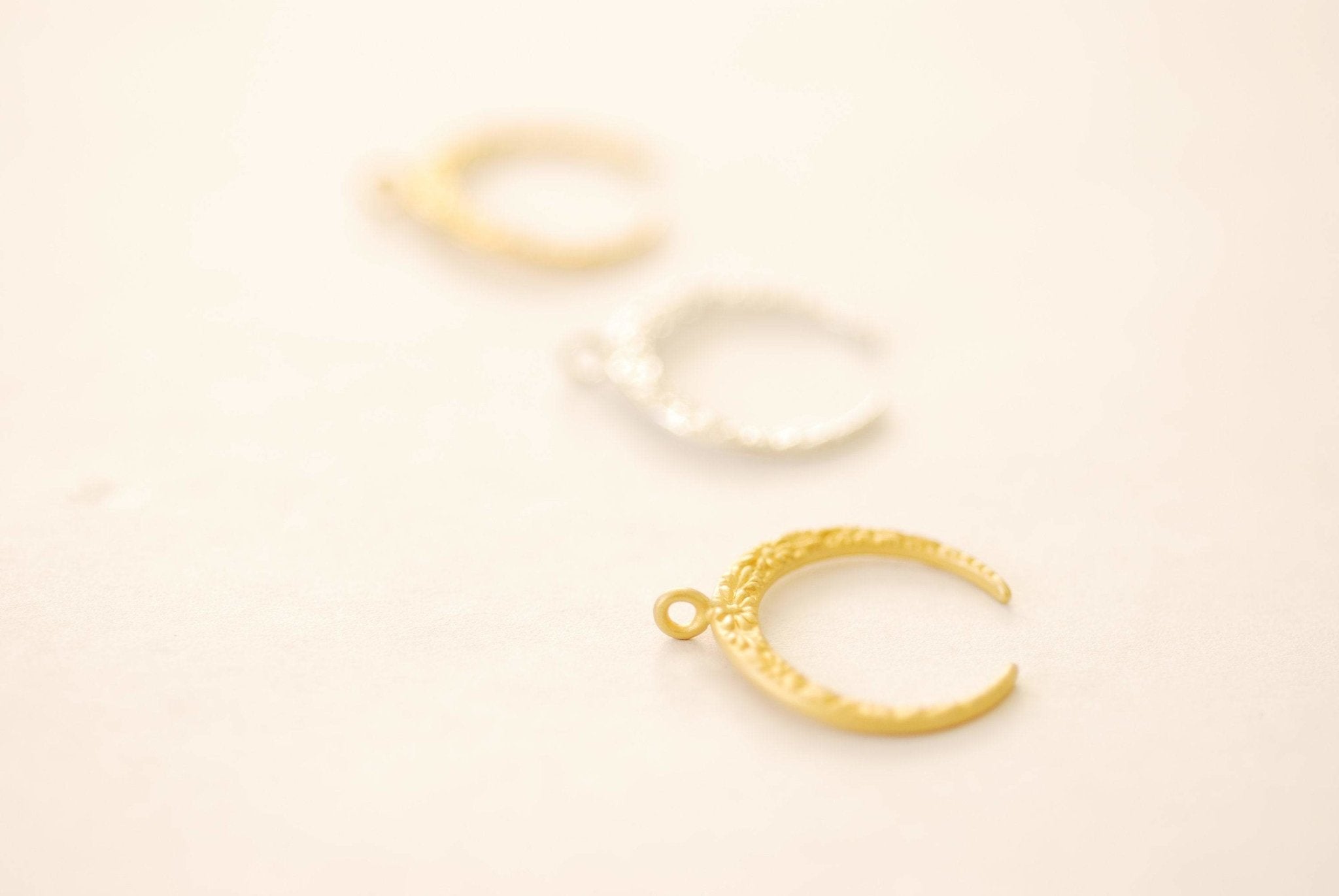 Vermeil Gold or Sterling Silver Ornate Crescent Moon Charm Pendant Flower Doily Design Half Moon Double Horn Pendant Wholesale [J352] - HarperCrown